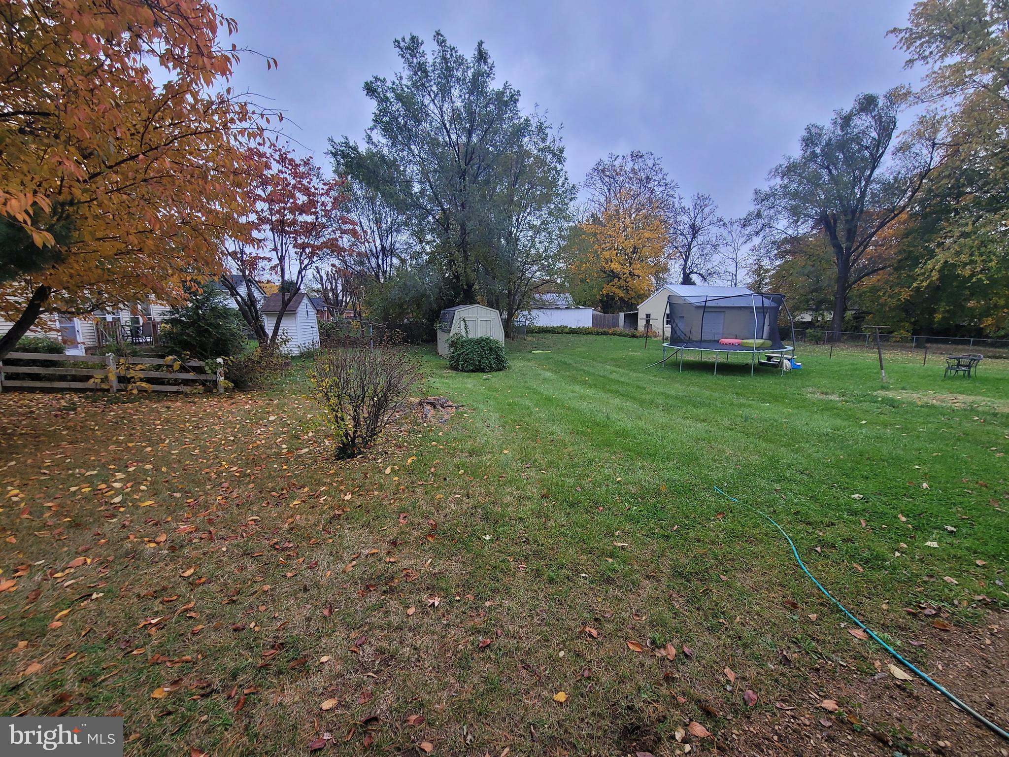 J H & E L HENRY - Residential Lease