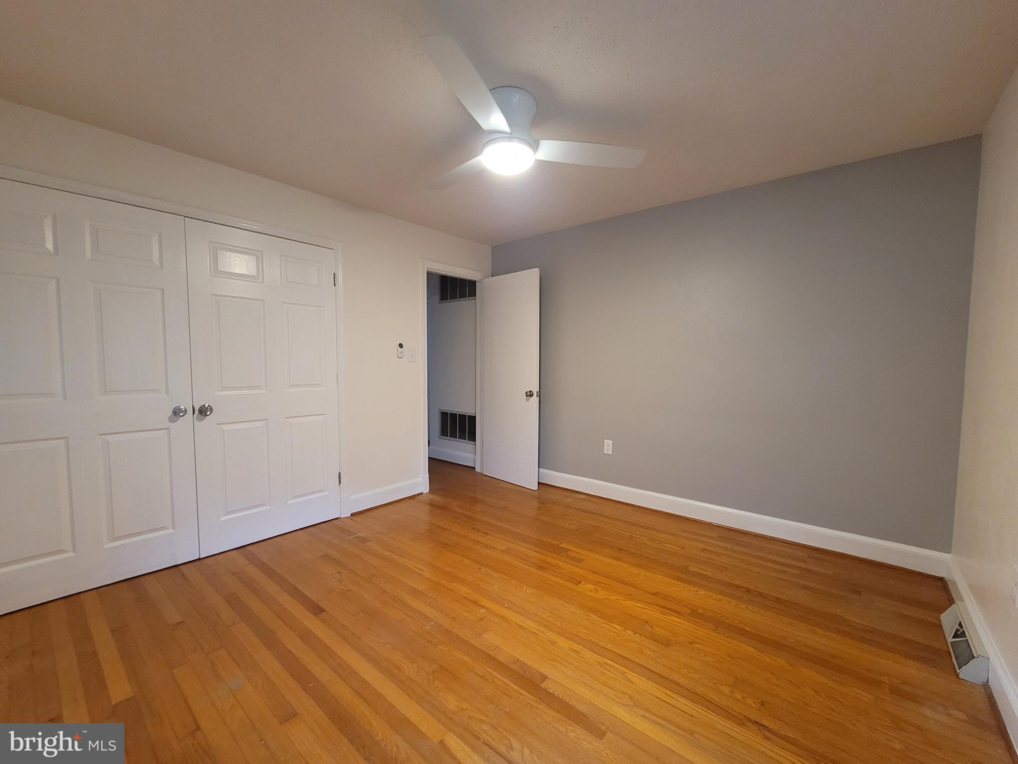 J H & E L HENRY - Residential Lease