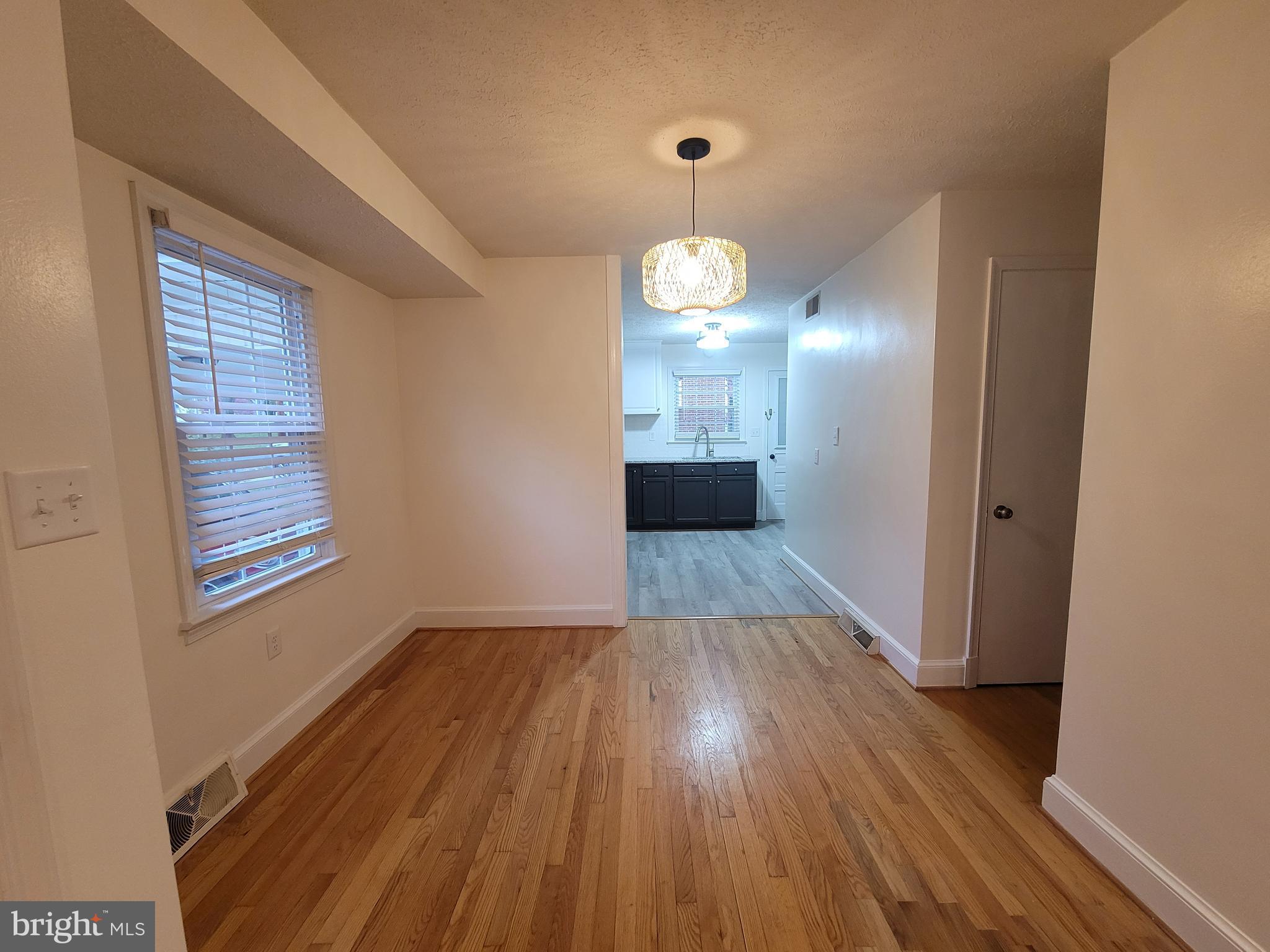 J H & E L HENRY - Residential Lease