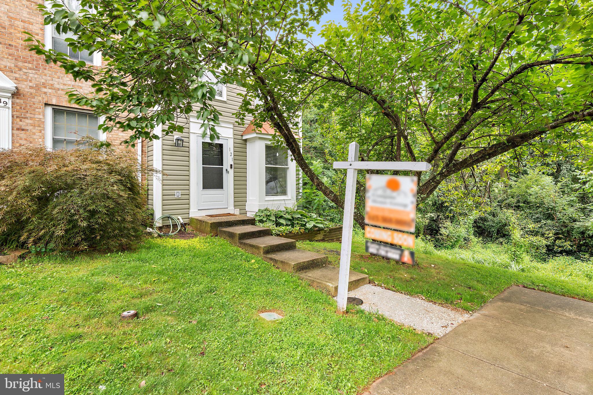 121 SPRUCE WOODS COURT