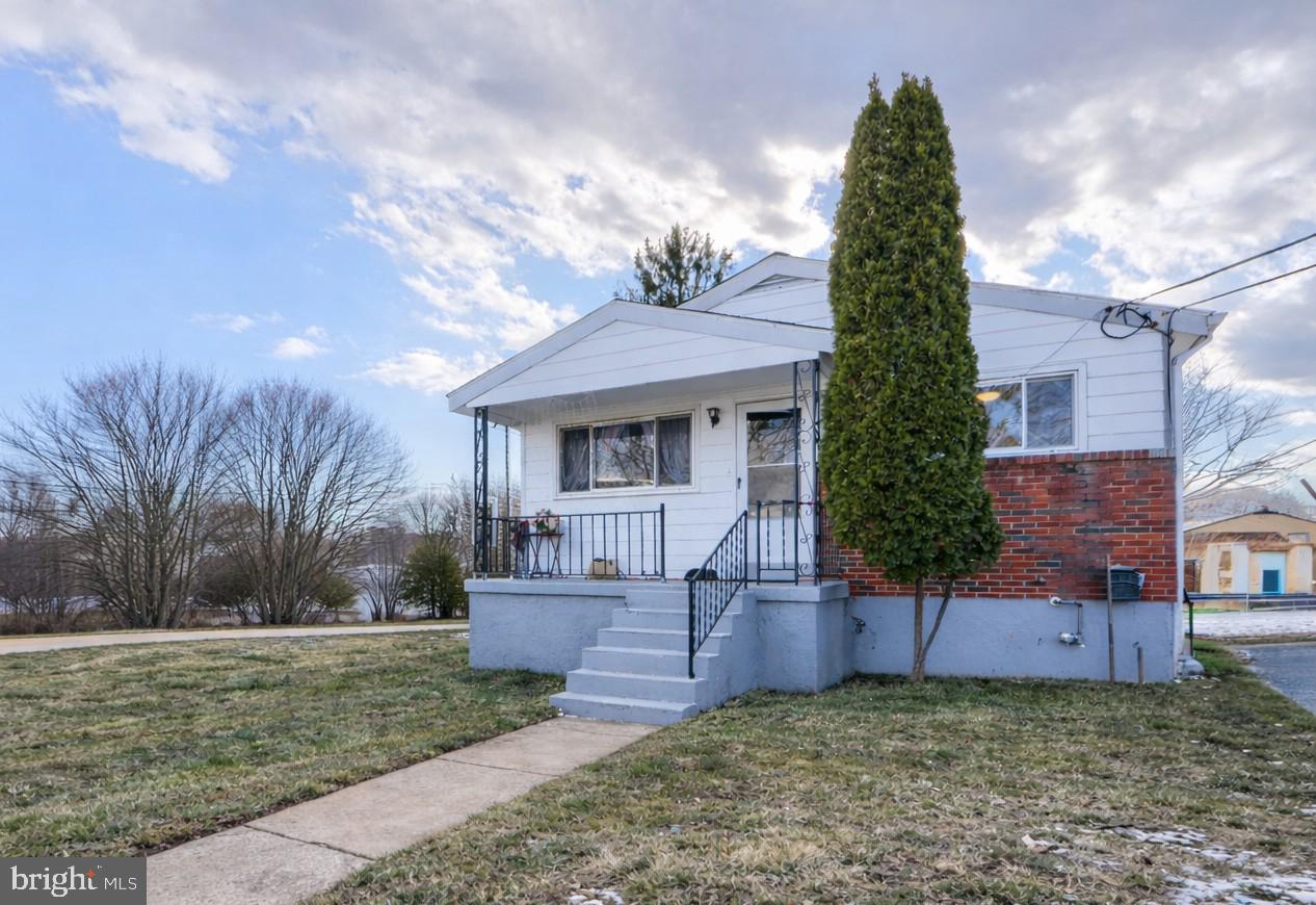 CATONSVILLE MANOR - Residential