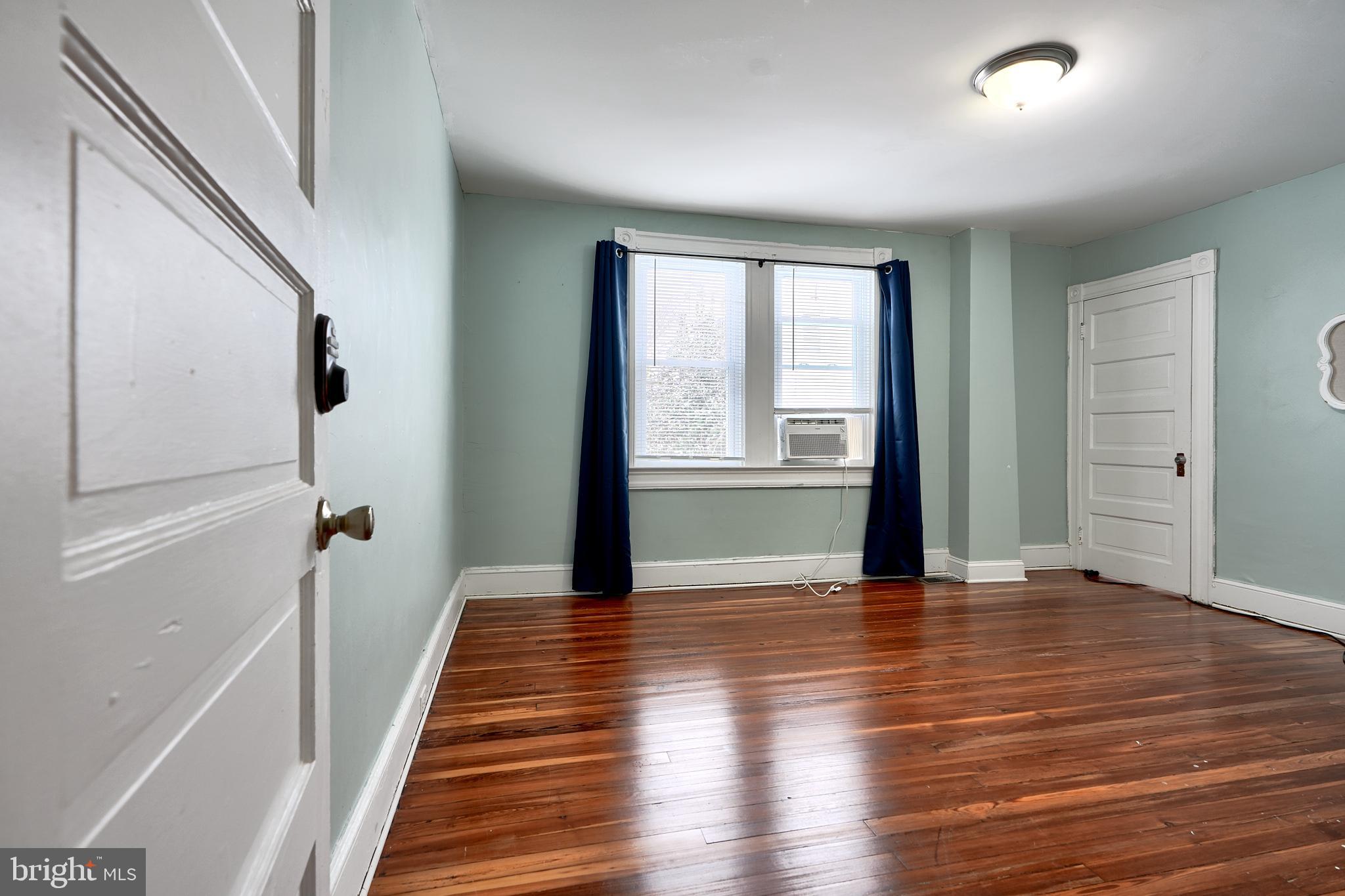 PIKESVILLE - Commercial Sale