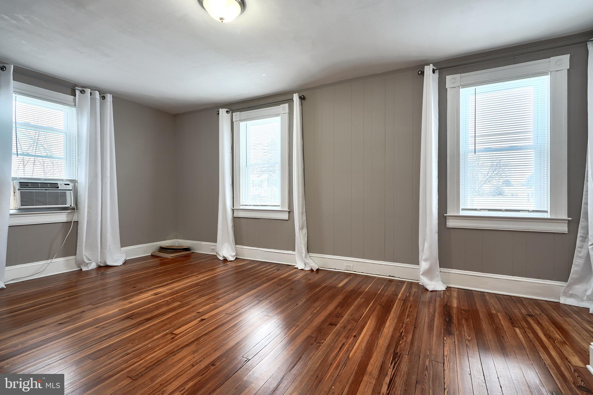 PIKESVILLE - Commercial Sale