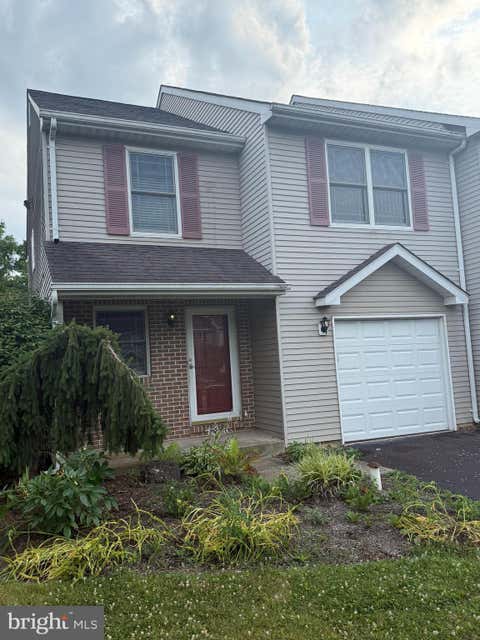 Townhouse For Sale - 121 Anjou Court<br/> Montgomery County, TELFORD, PA 18969