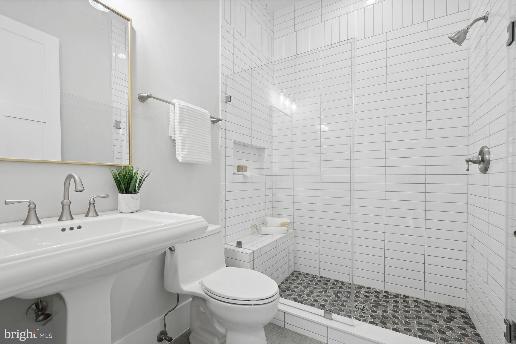 VIENNA WOODS - Residential