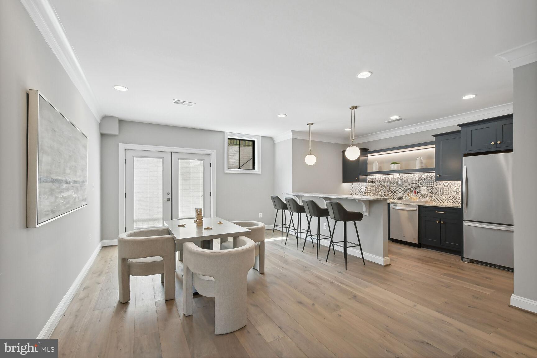 VIENNA WOODS - Residential