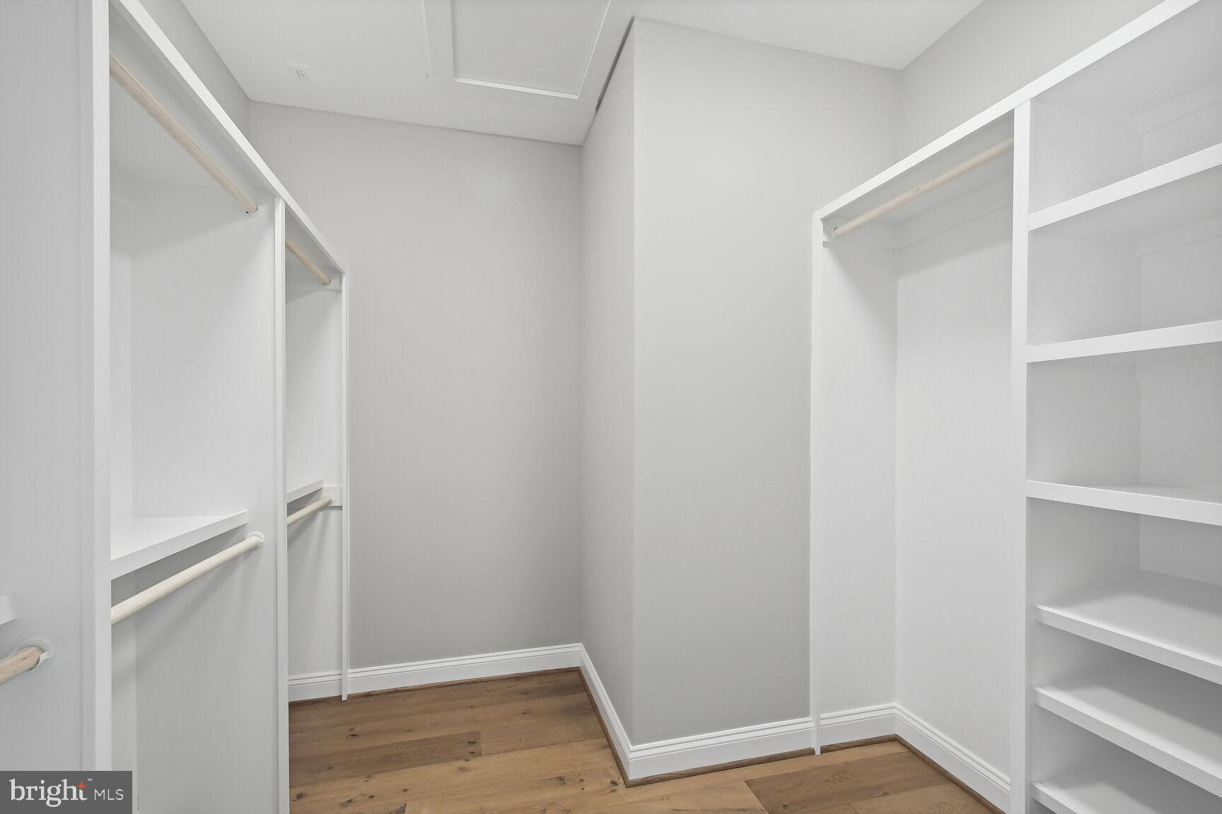 VIENNA WOODS - Residential