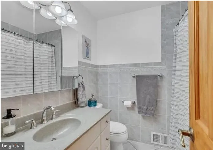 Hillsborough, New Jersey 08844, United States, 3 Bedrooms Bedrooms, ,4 BathroomsBathrooms,Residential,Active,186085