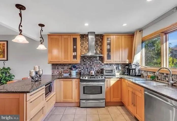 Hillsborough, New Jersey 08844, United States, 3 Bedrooms Bedrooms, ,4 BathroomsBathrooms,Residential,Active,186085