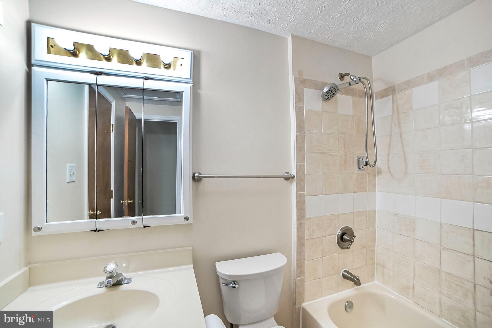 BOWLING BROOK FARMS - Residential Lease