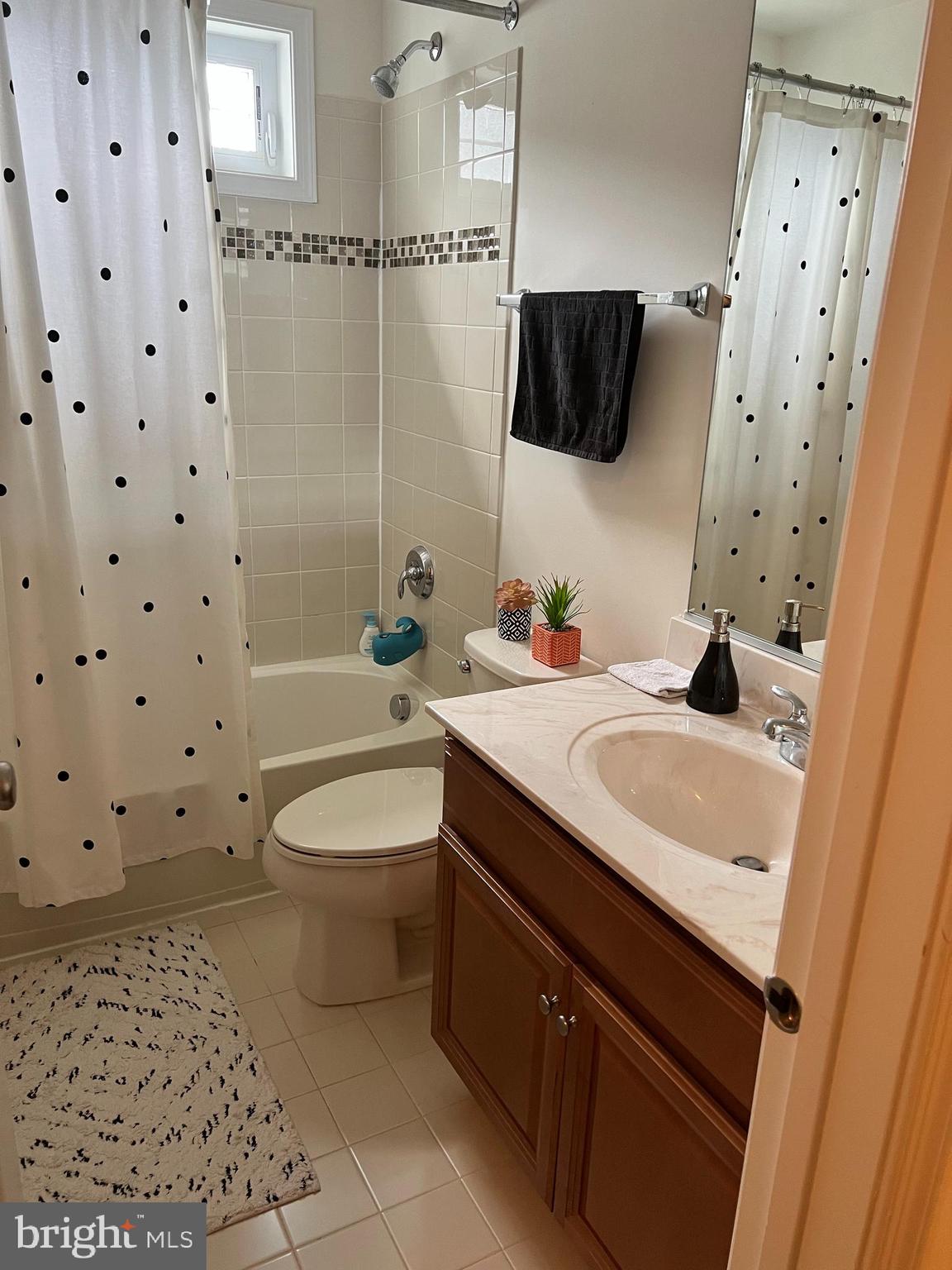 LOUDOUN VALLEY ESTATES 2 - Residential Lease