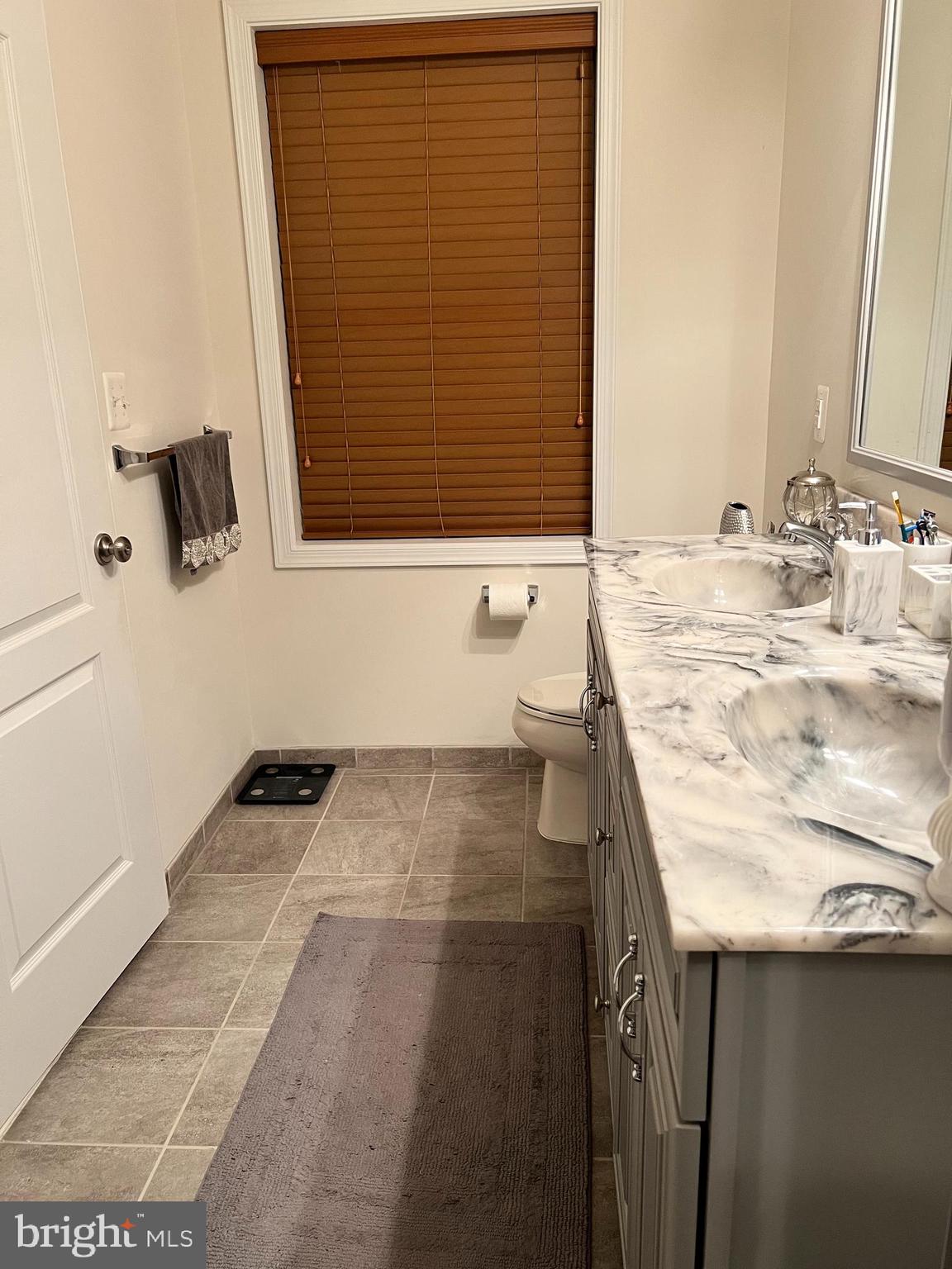 LOUDOUN VALLEY ESTATES 2 - Residential Lease