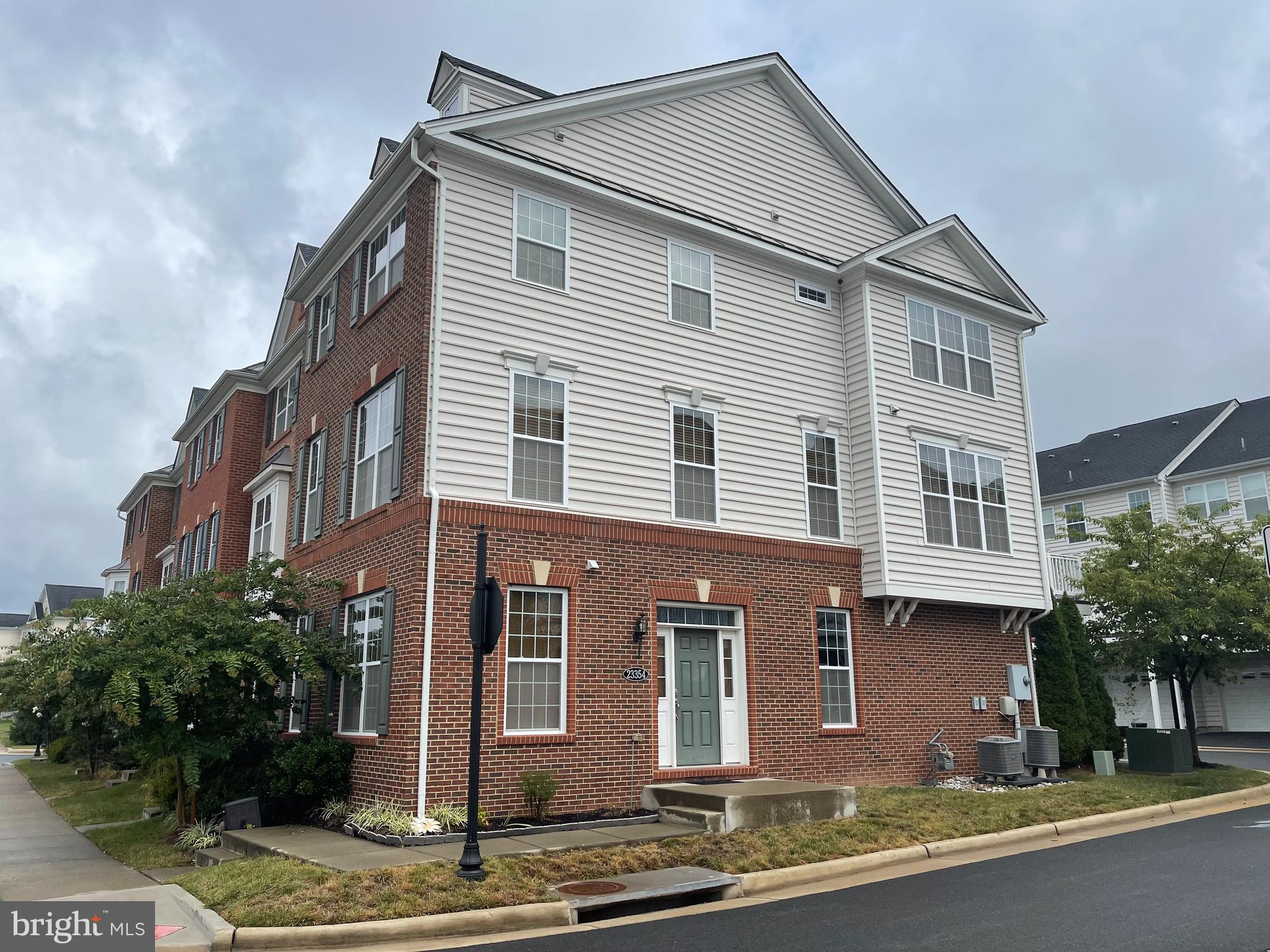 LOUDOUN VALLEY ESTATES 2 - Residential Lease