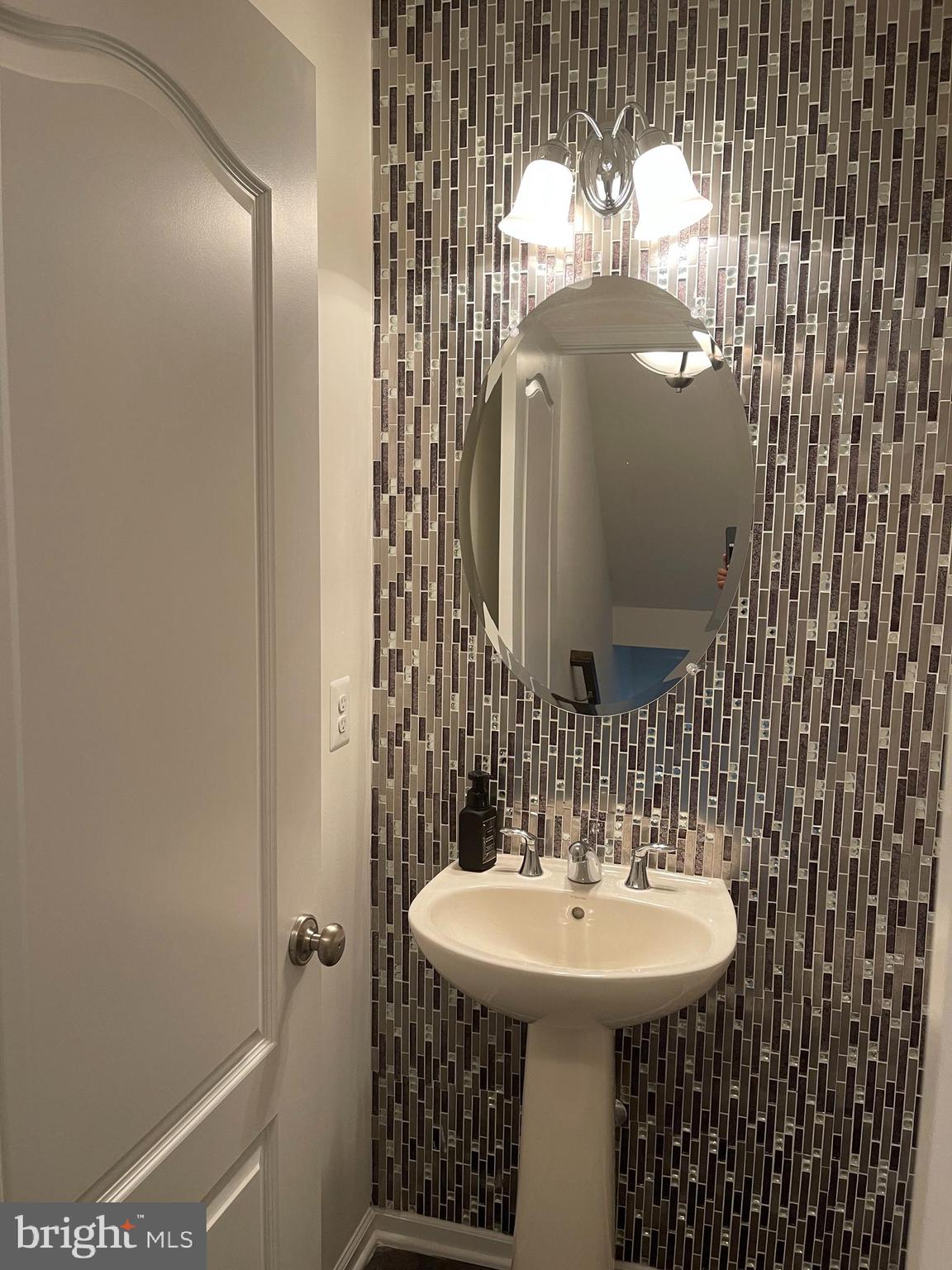 LOUDOUN VALLEY ESTATES 2 - Residential Lease