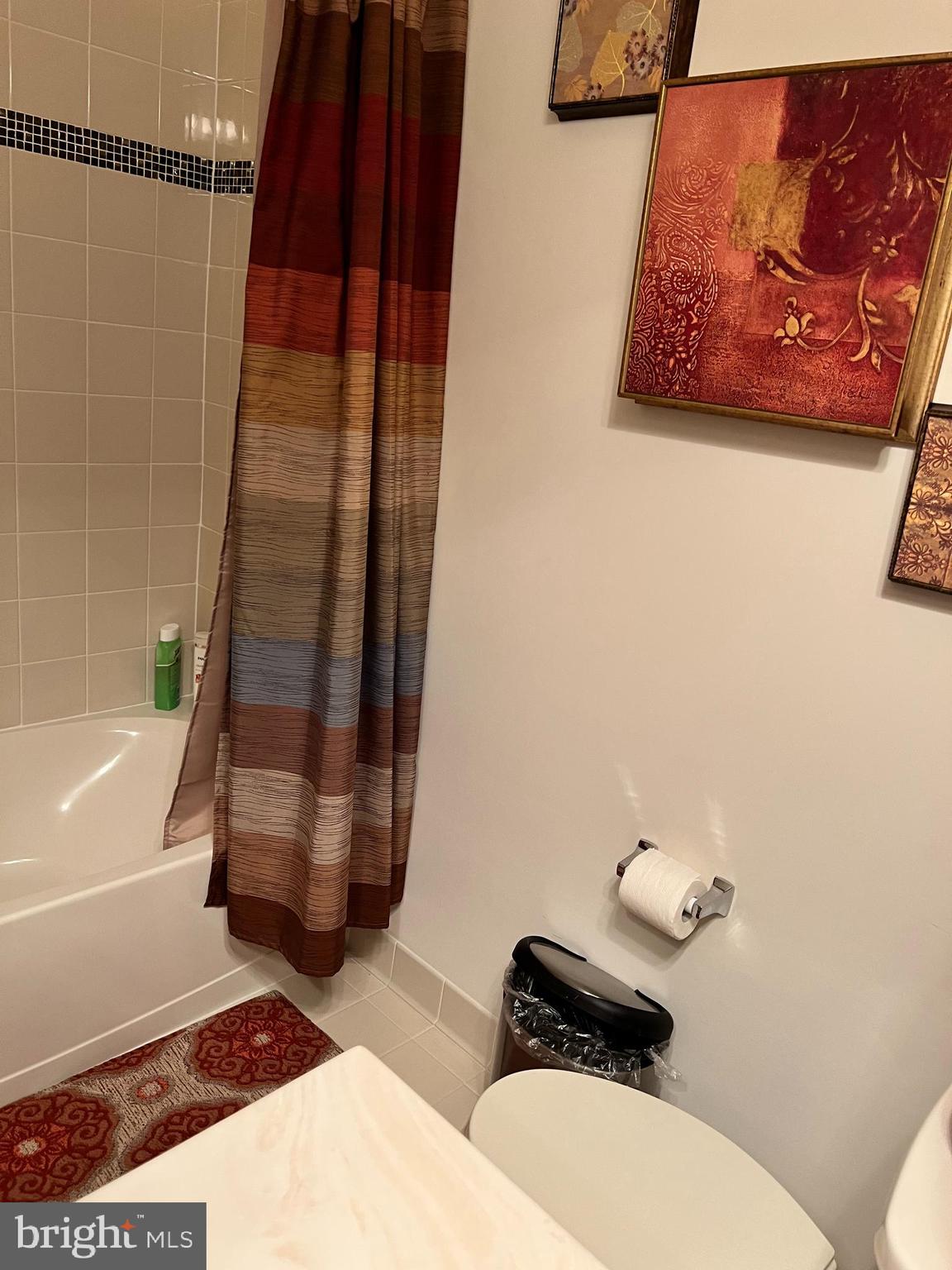 LOUDOUN VALLEY ESTATES 2 - Residential Lease