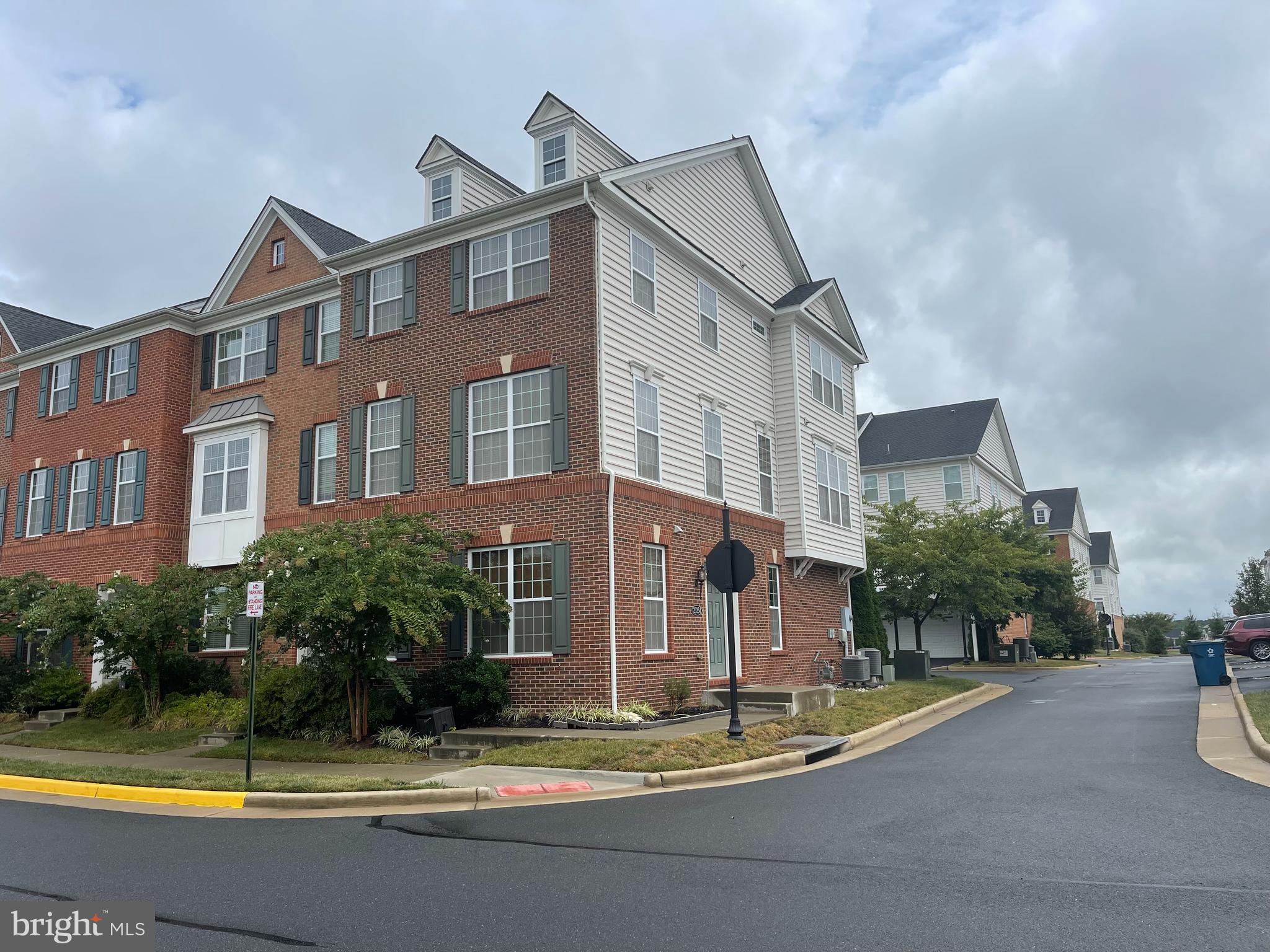 LOUDOUN VALLEY ESTATES 2 - Residential Lease