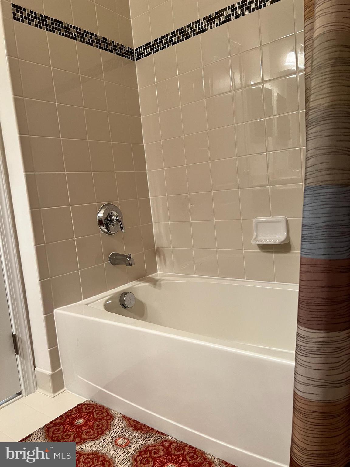 LOUDOUN VALLEY ESTATES 2 - Residential Lease