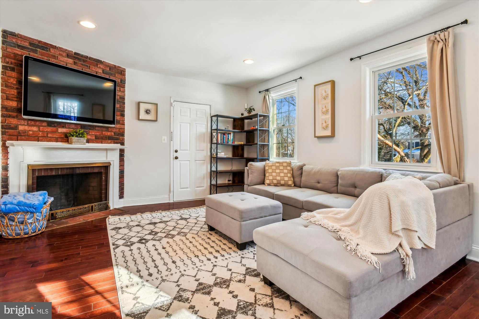 TEN HILLS - Residential