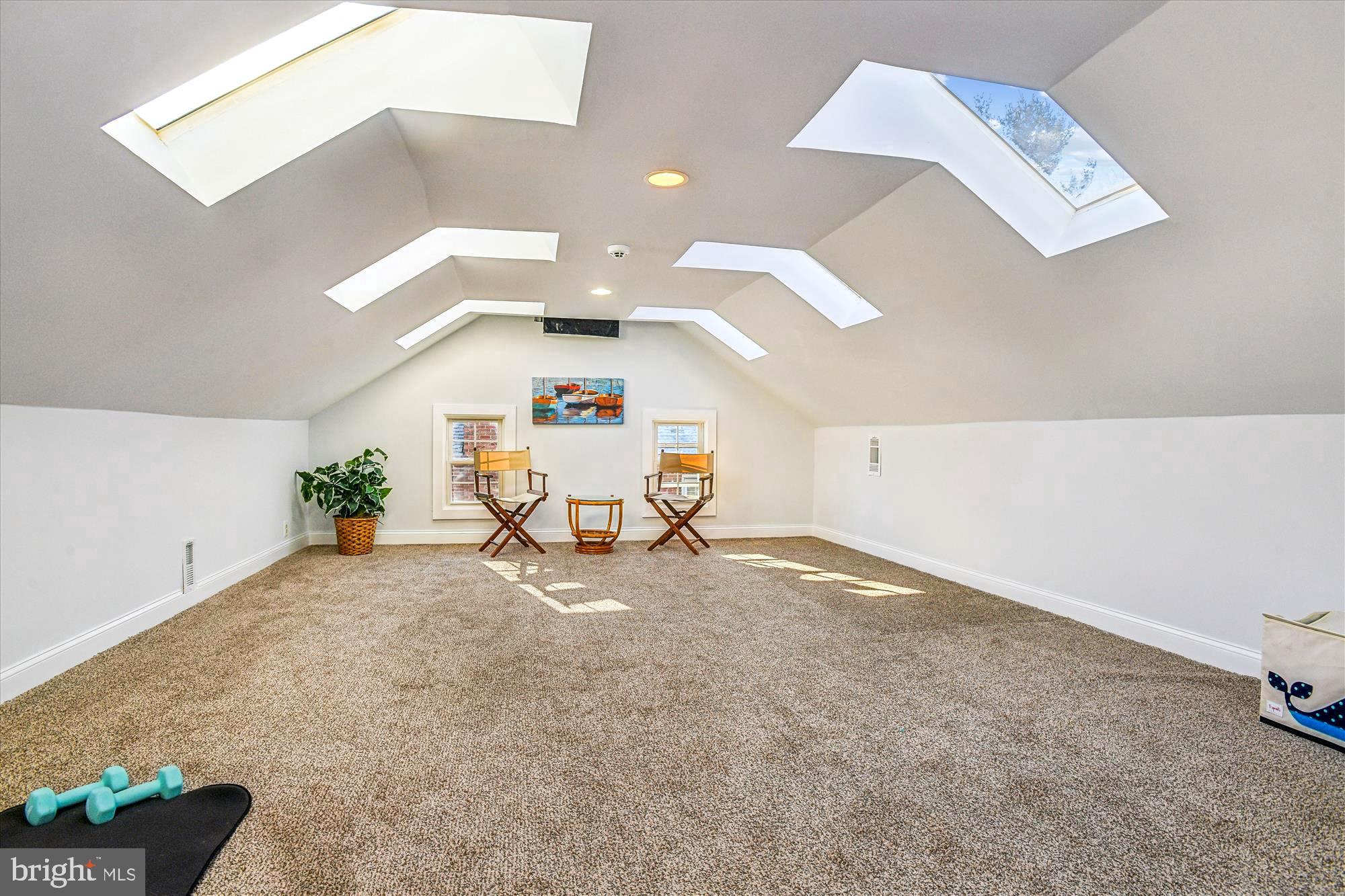 TEN HILLS - Residential