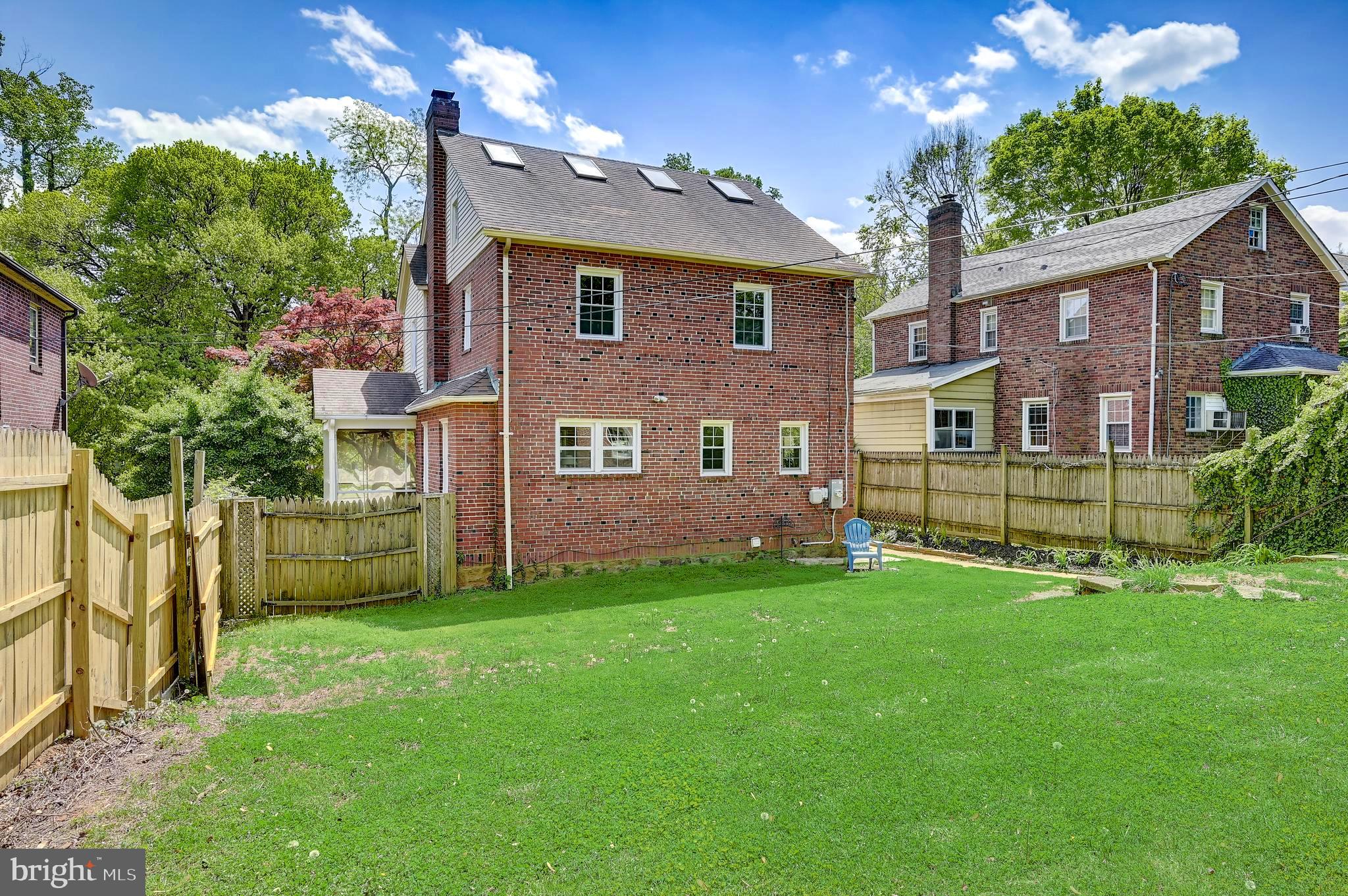 TEN HILLS - Residential