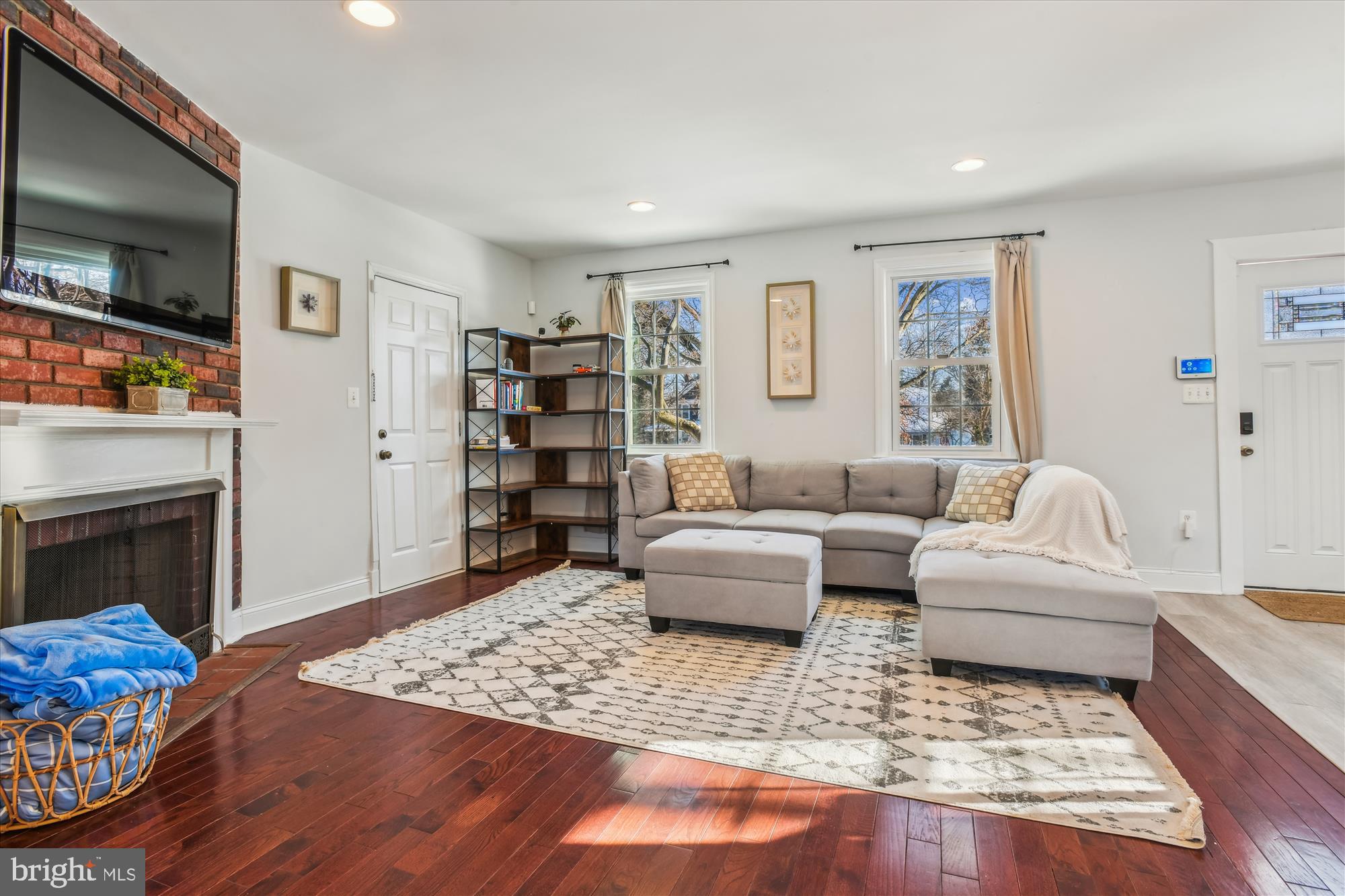 TEN HILLS - Residential