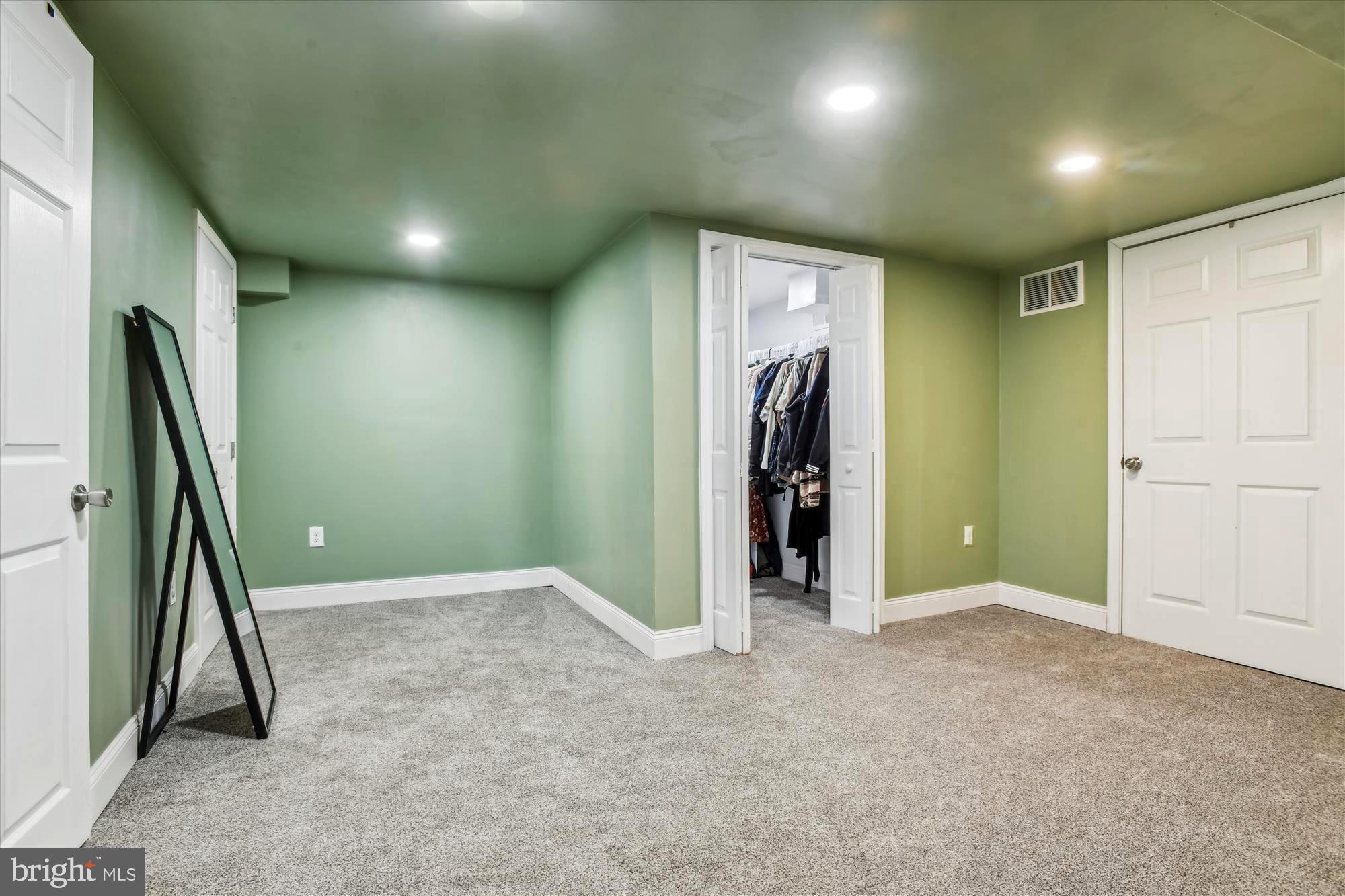 TEN HILLS - Residential