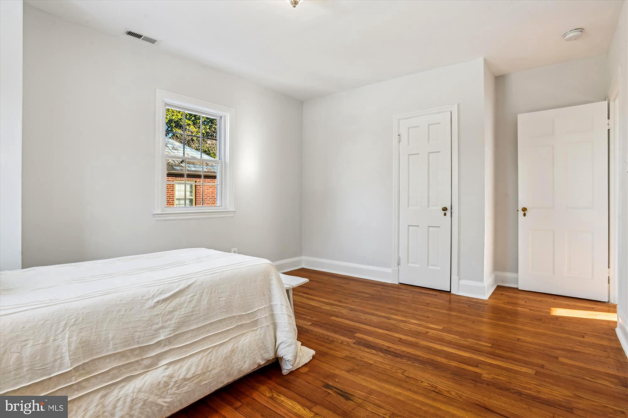 TEN HILLS - Residential
