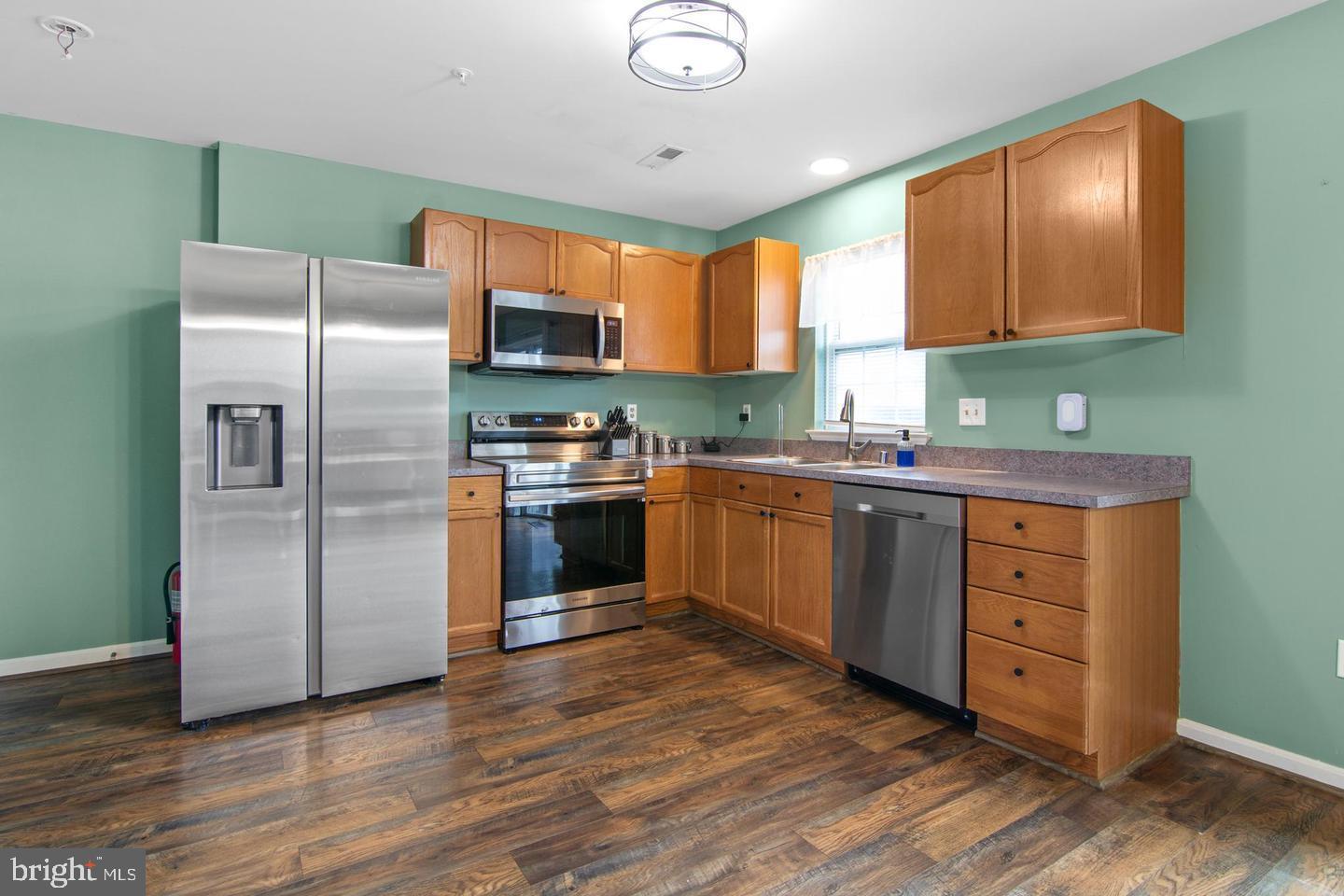 ALBERT COURTS - Residential Lease