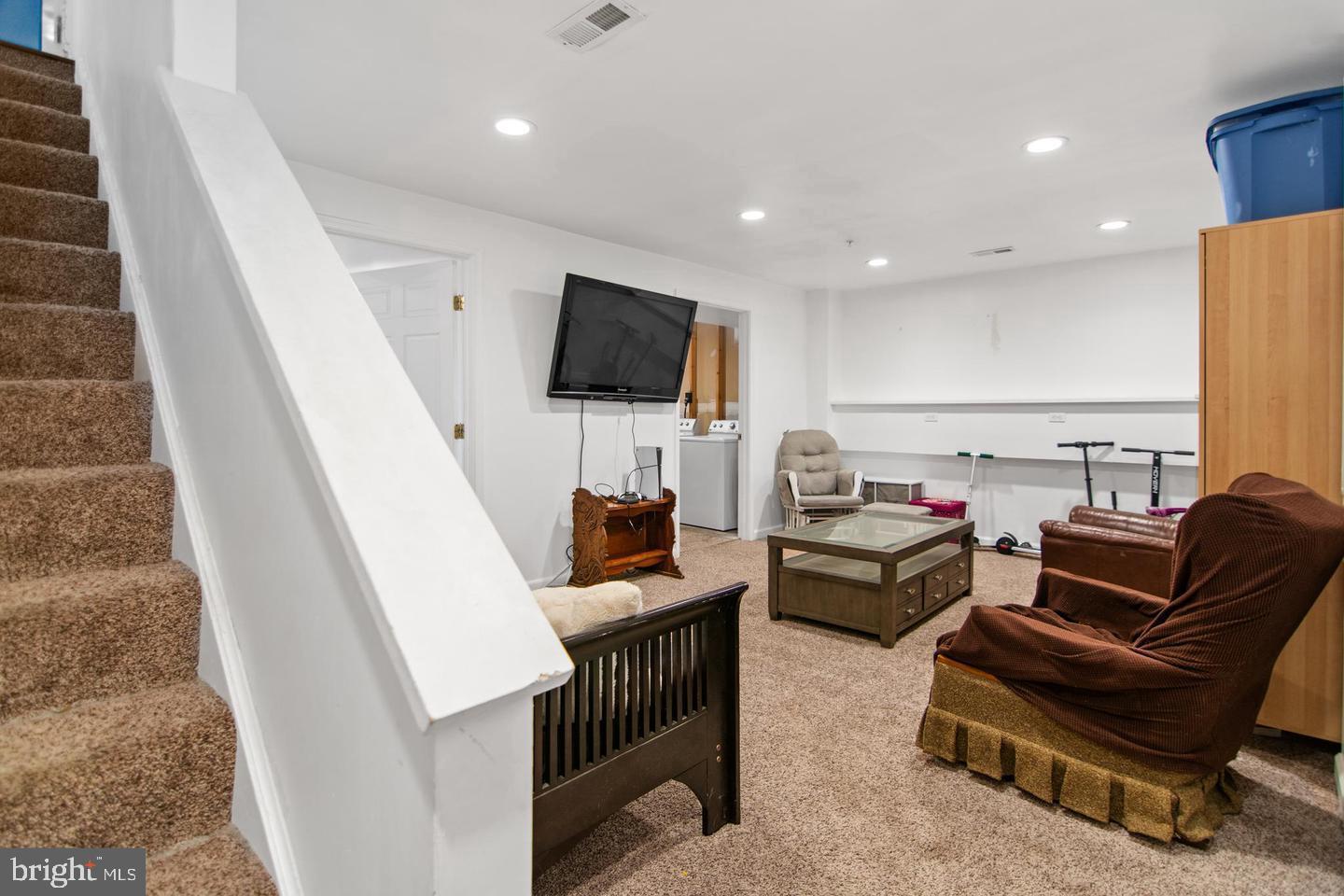 ALBERT COURTS - Residential Lease