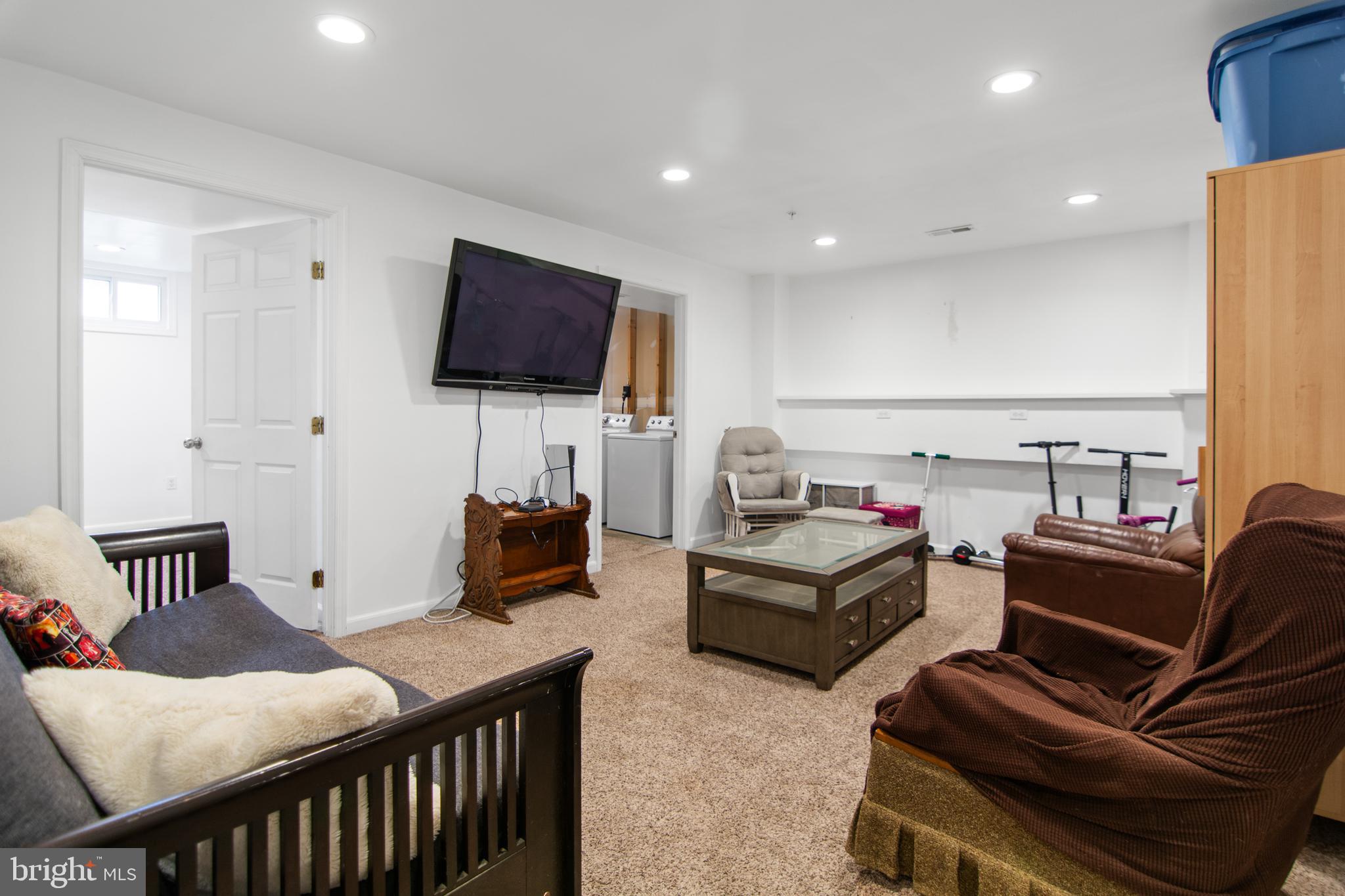 ALBERT COURTS - Residential Lease