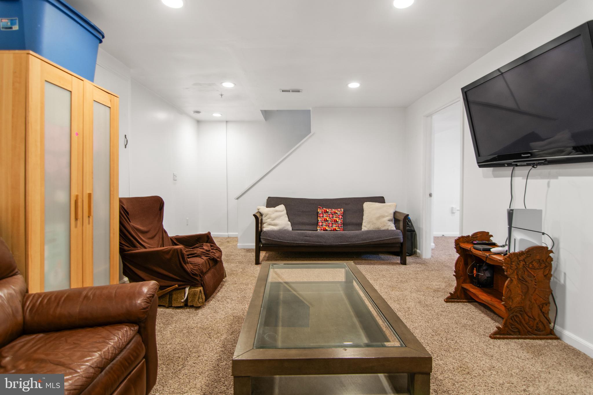 ALBERT COURTS - Residential Lease