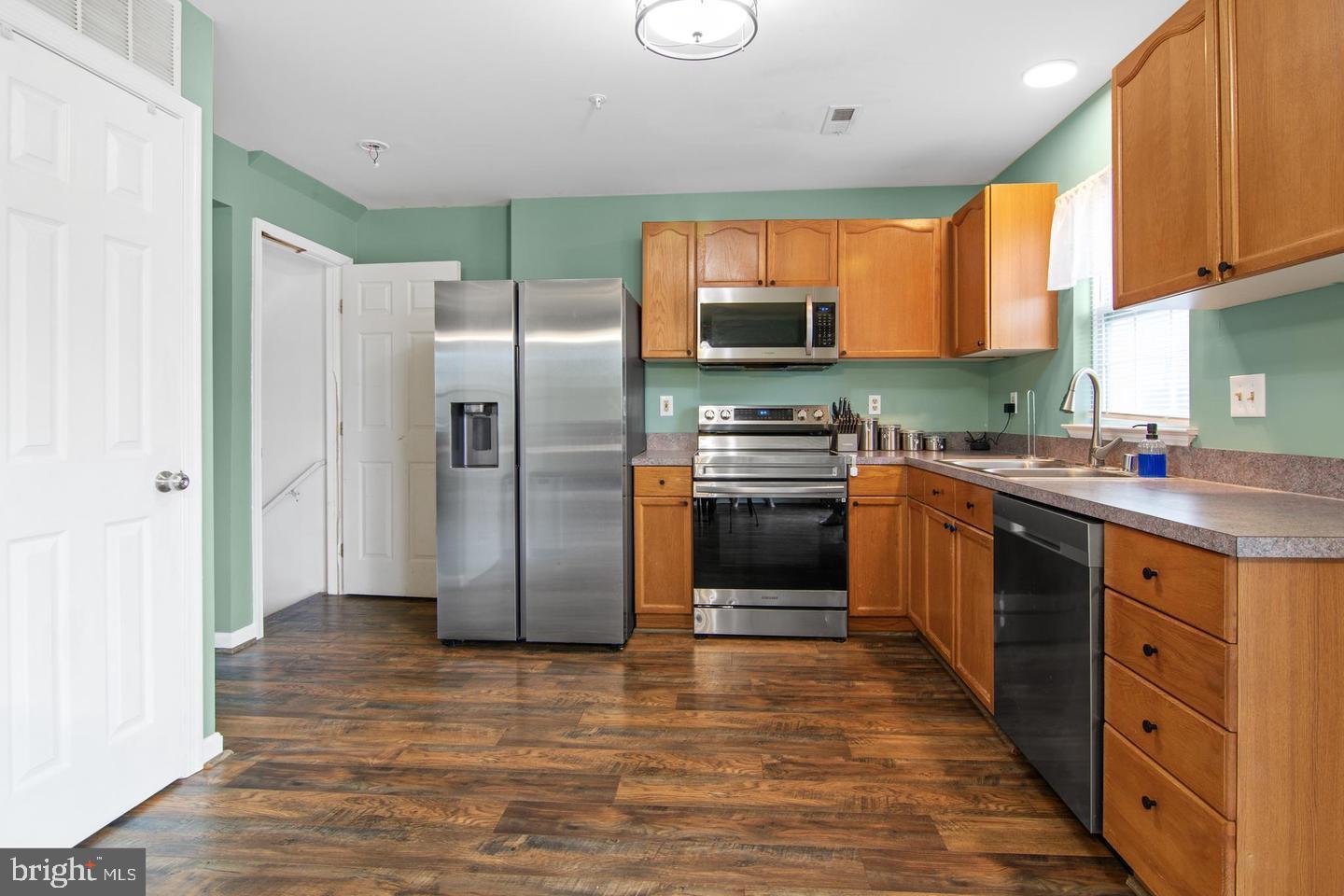 ALBERT COURTS - Residential Lease