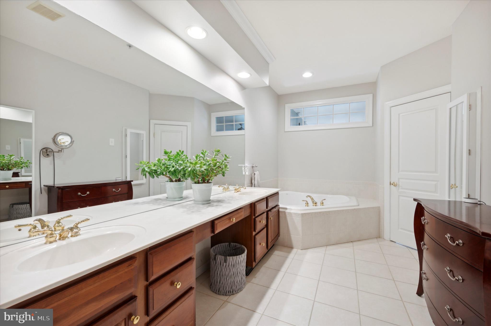 SPRINGTON POINTE WOODS - Residential