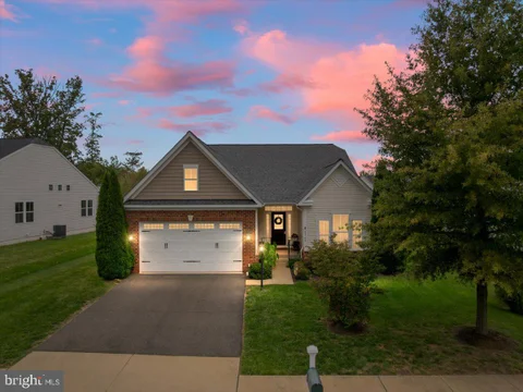 6766 Lake Anne Court, Warrenton, VA MLS: VAFQ2023844