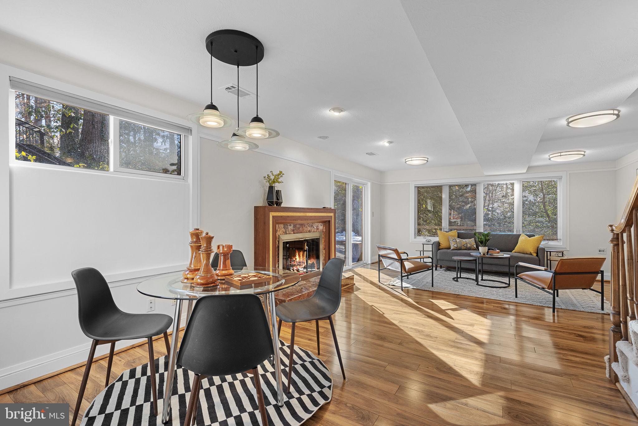 LAKE BARCROFT - Residential