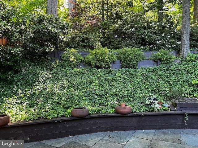 LAKE BARCROFT - Residential