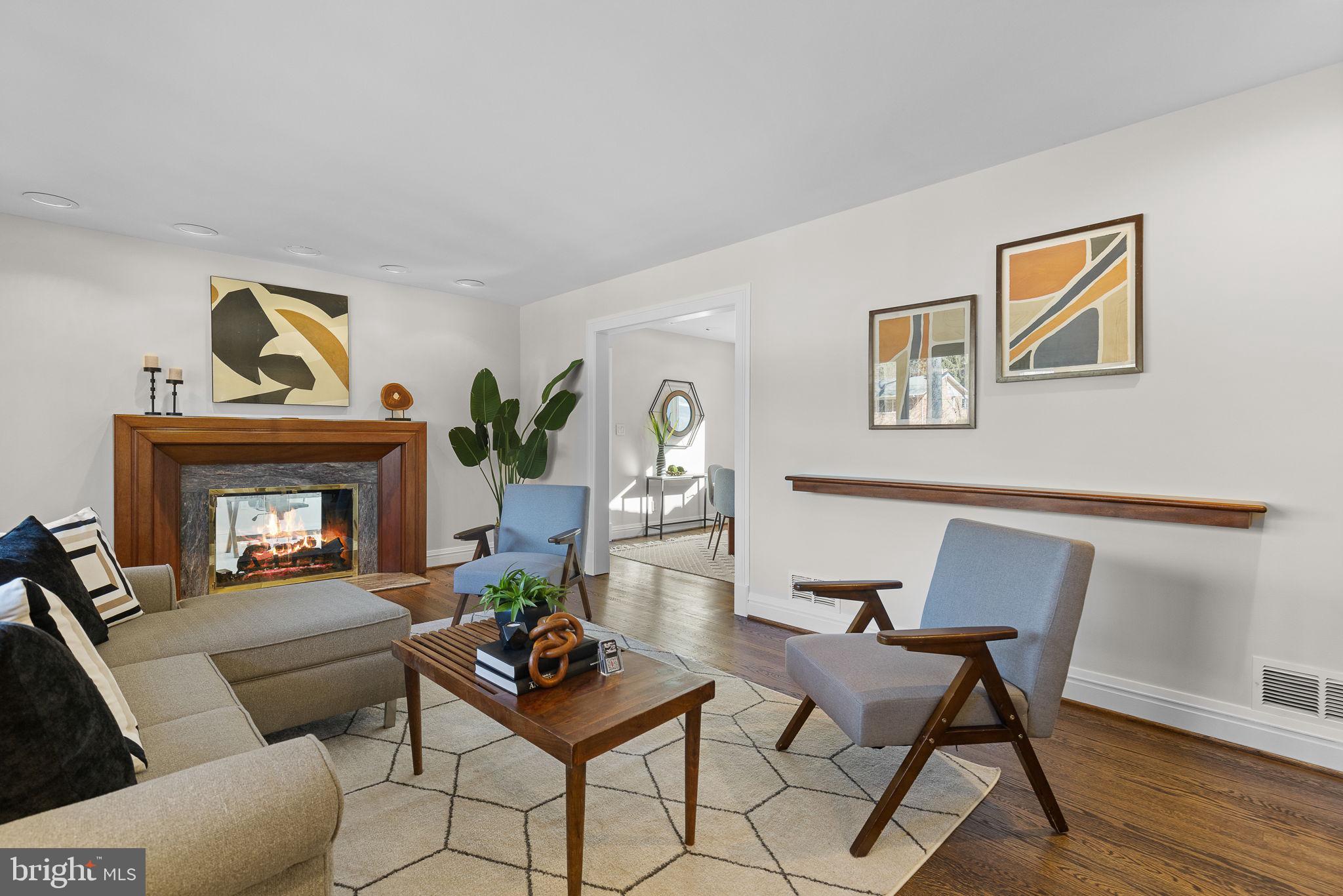 LAKE BARCROFT - Residential