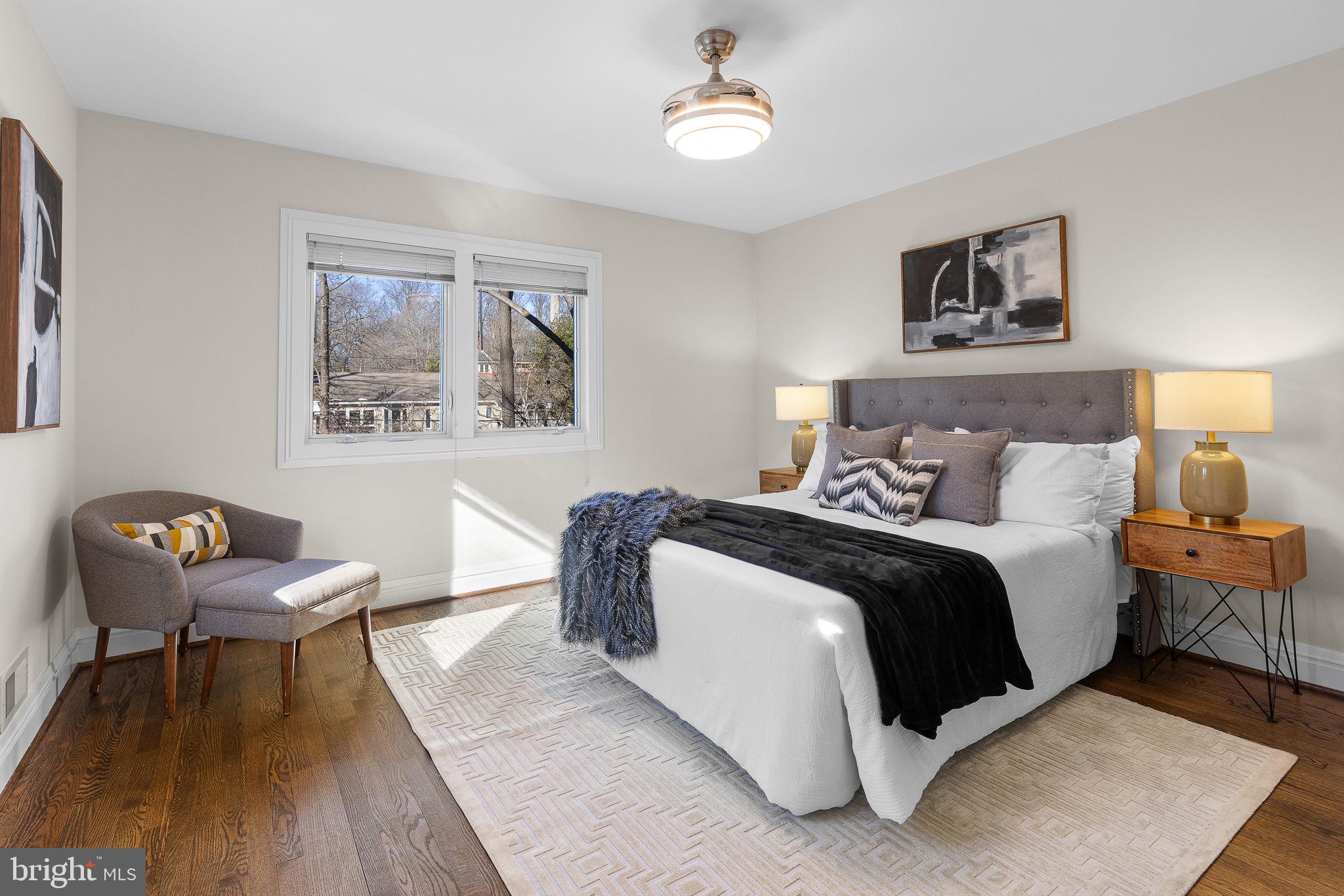 LAKE BARCROFT - Residential