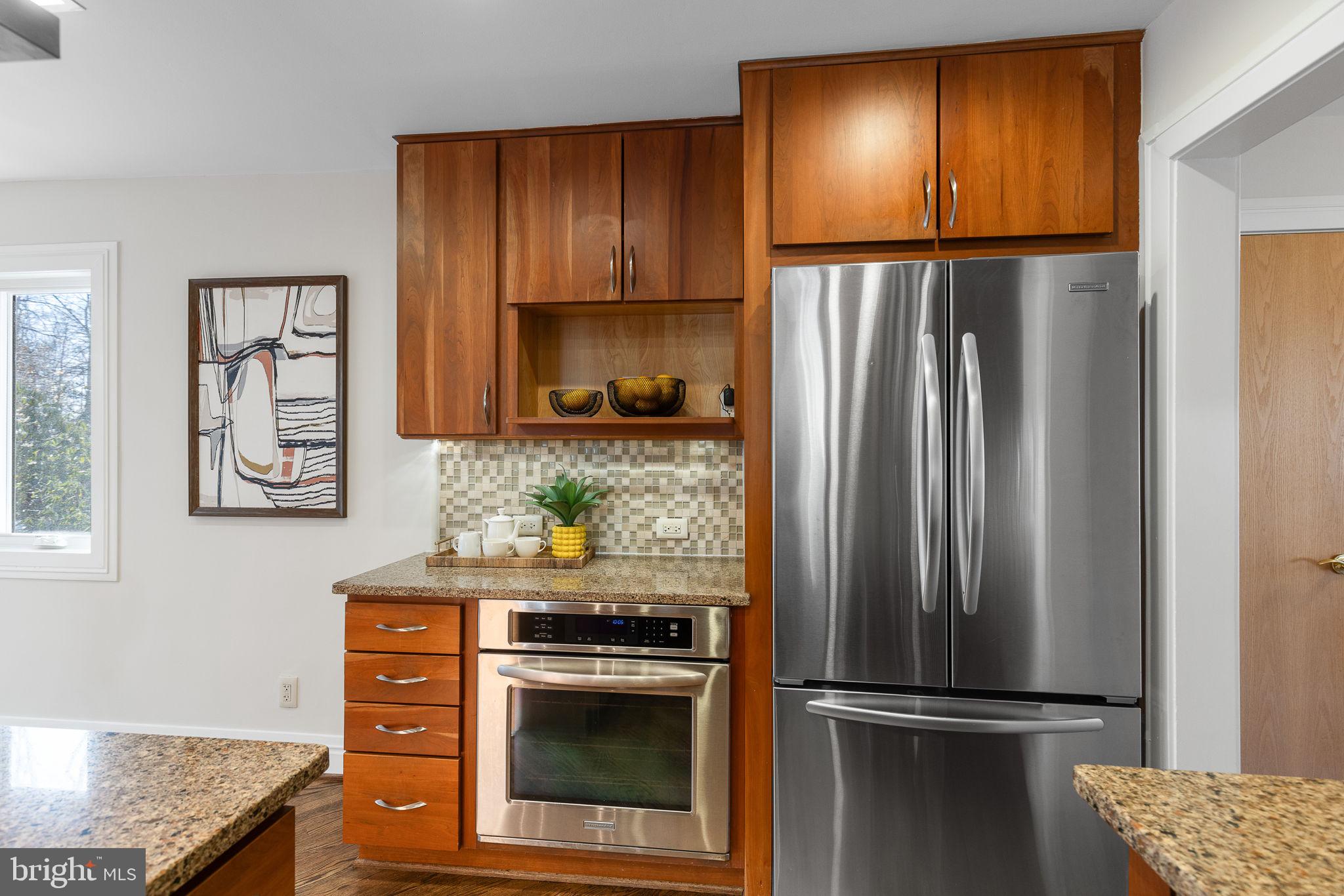 LAKE BARCROFT - Residential