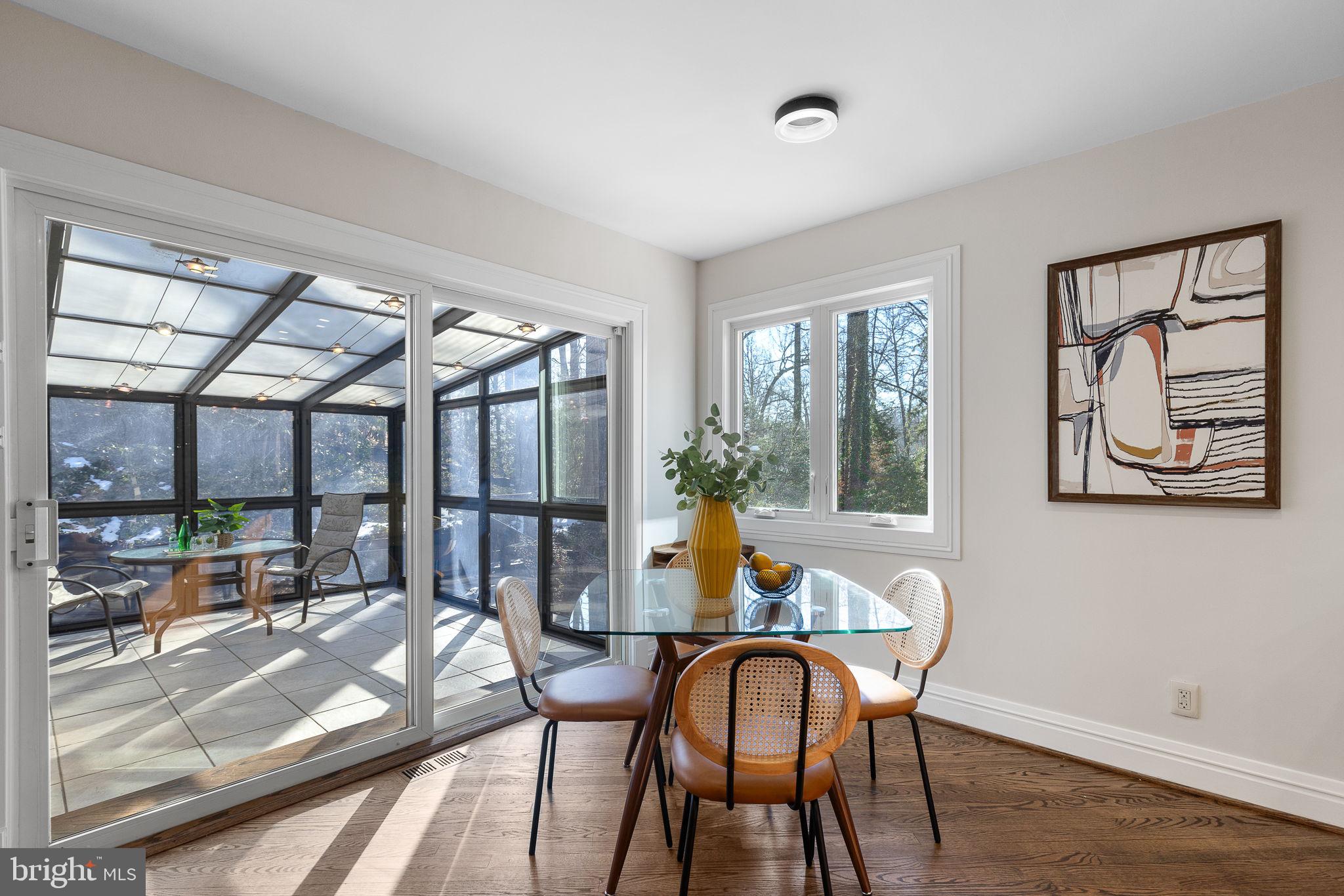 LAKE BARCROFT - Residential