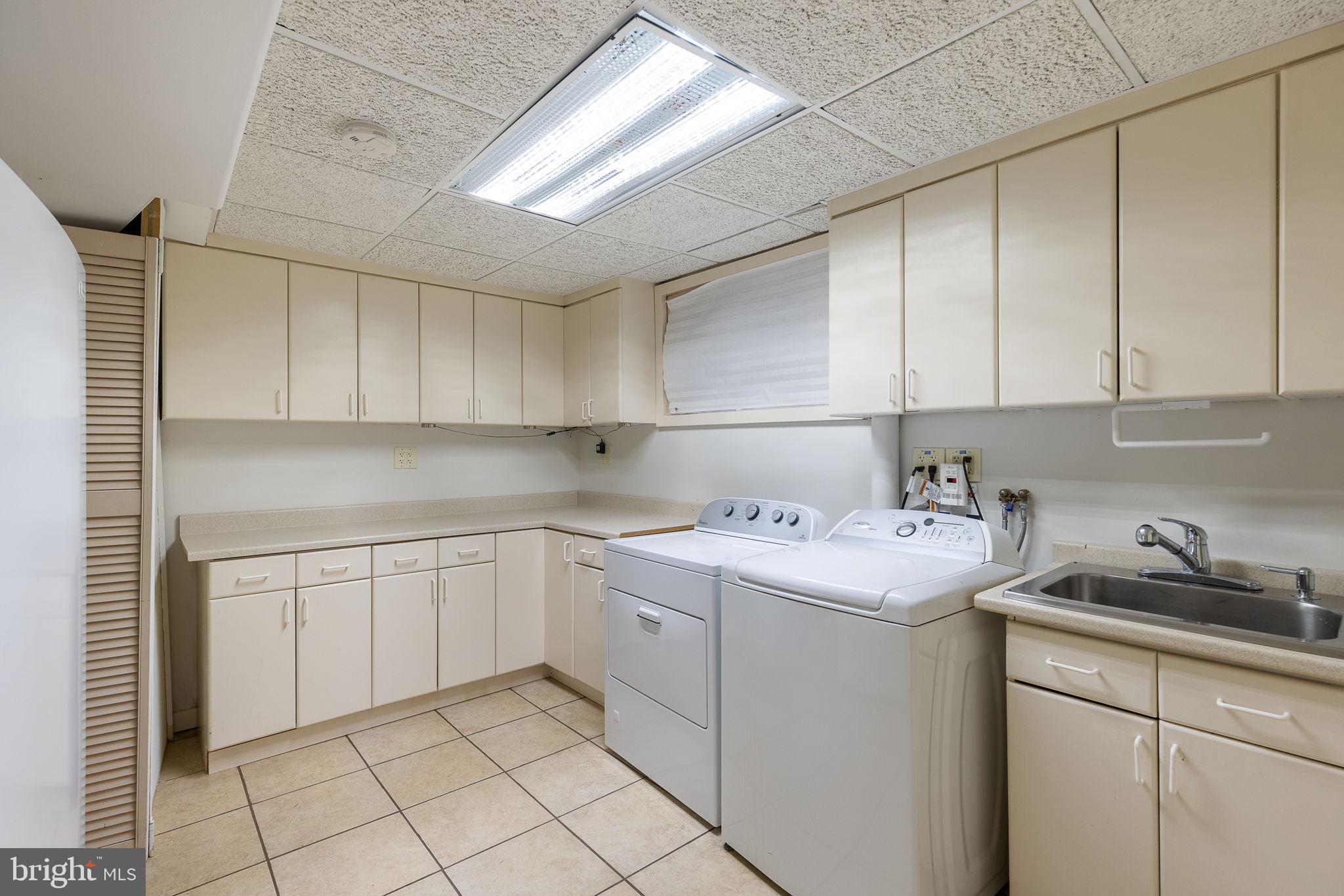 LAKE BARCROFT - Residential