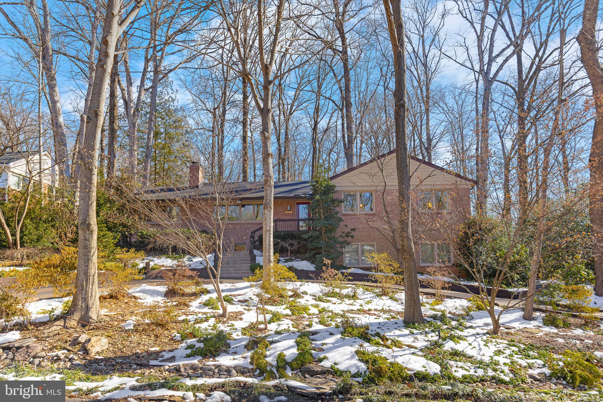 LAKE BARCROFT - Residential