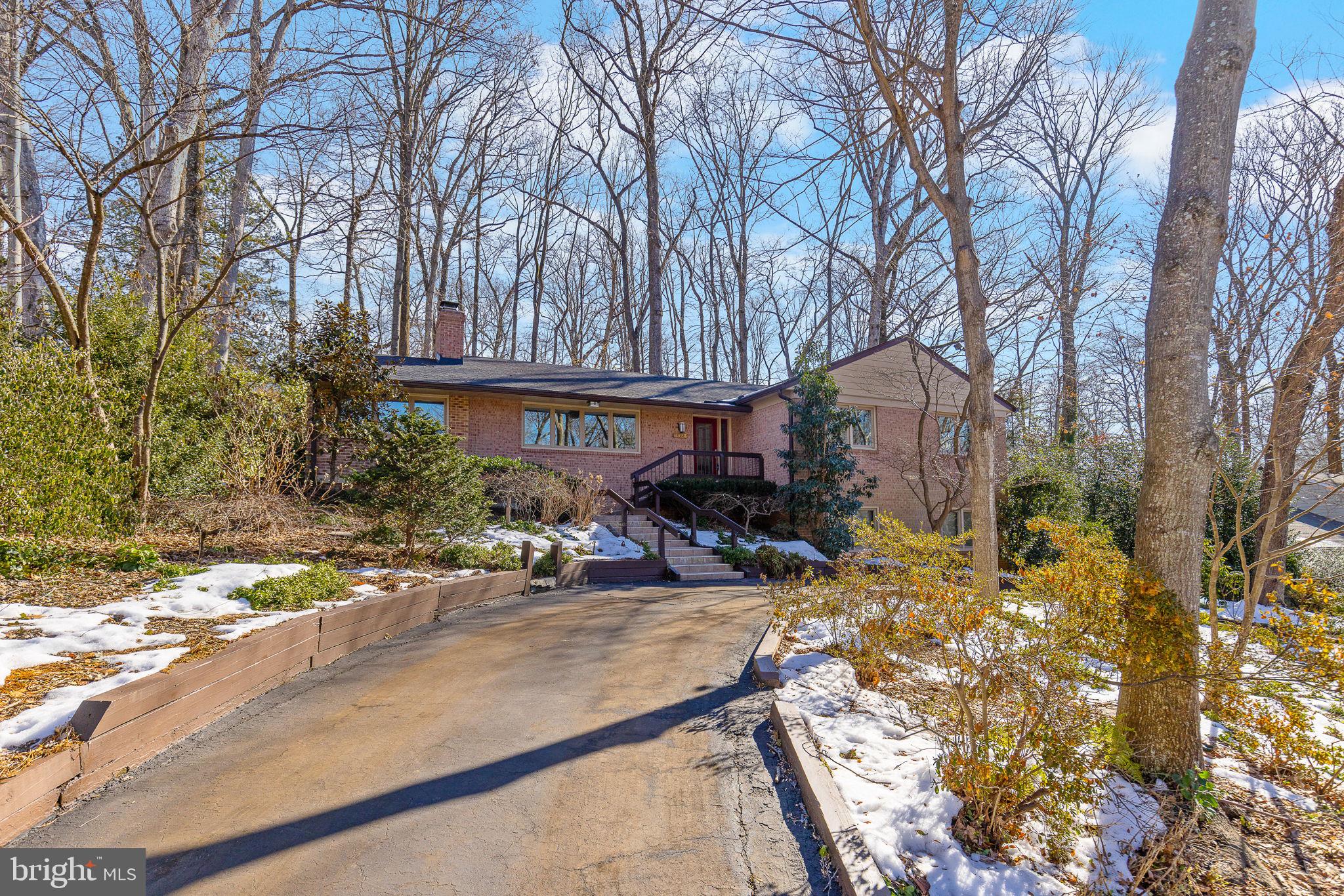 LAKE BARCROFT - Residential