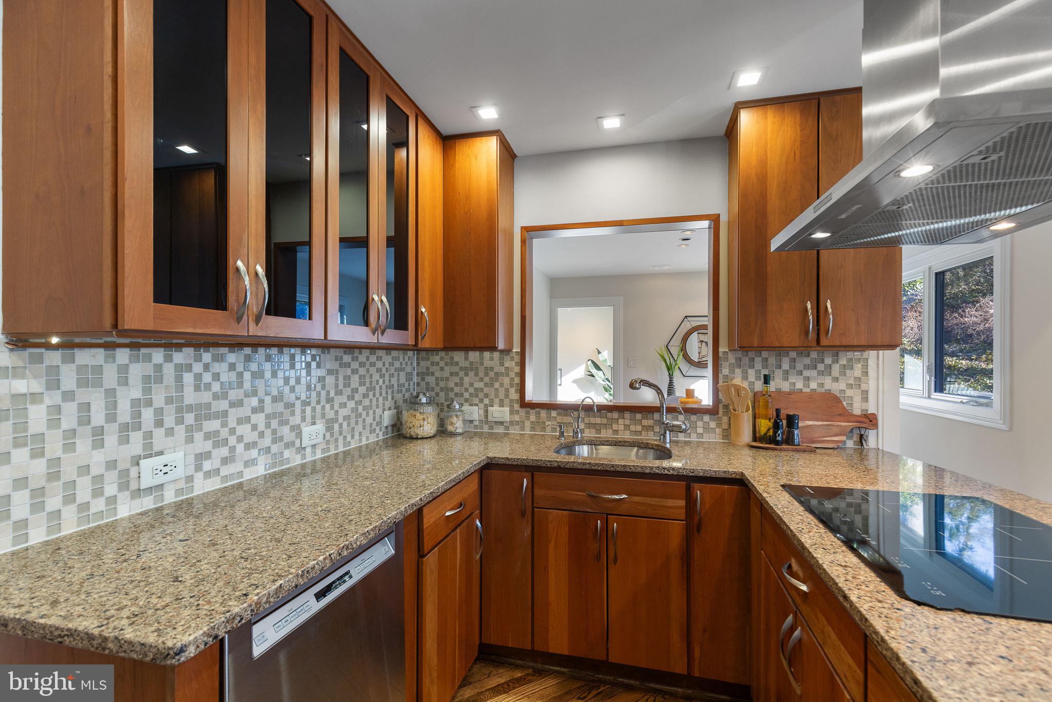 LAKE BARCROFT - Residential