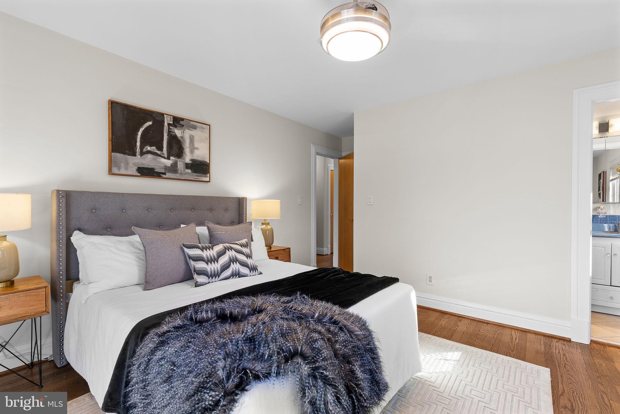 LAKE BARCROFT - Residential