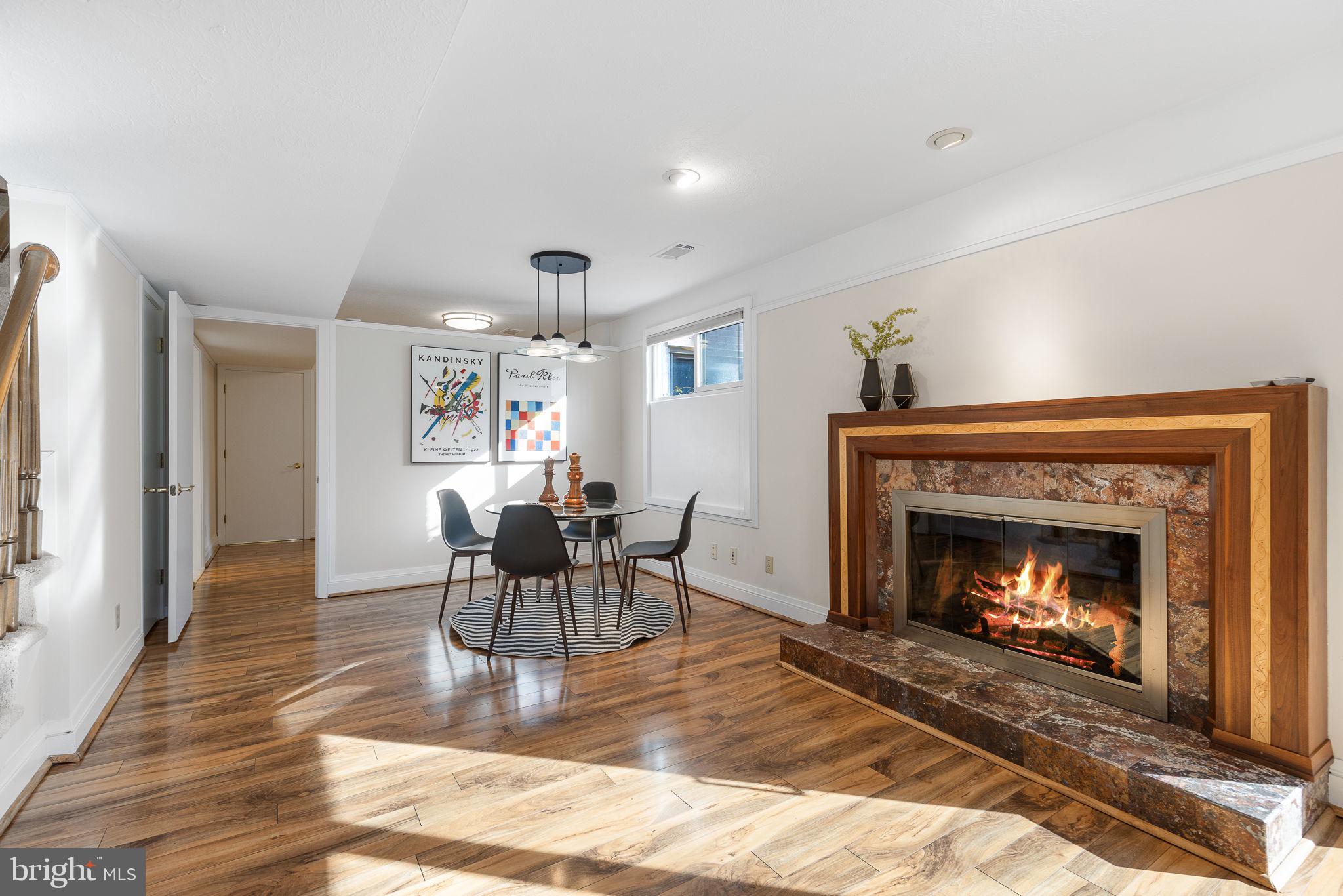 LAKE BARCROFT - Residential