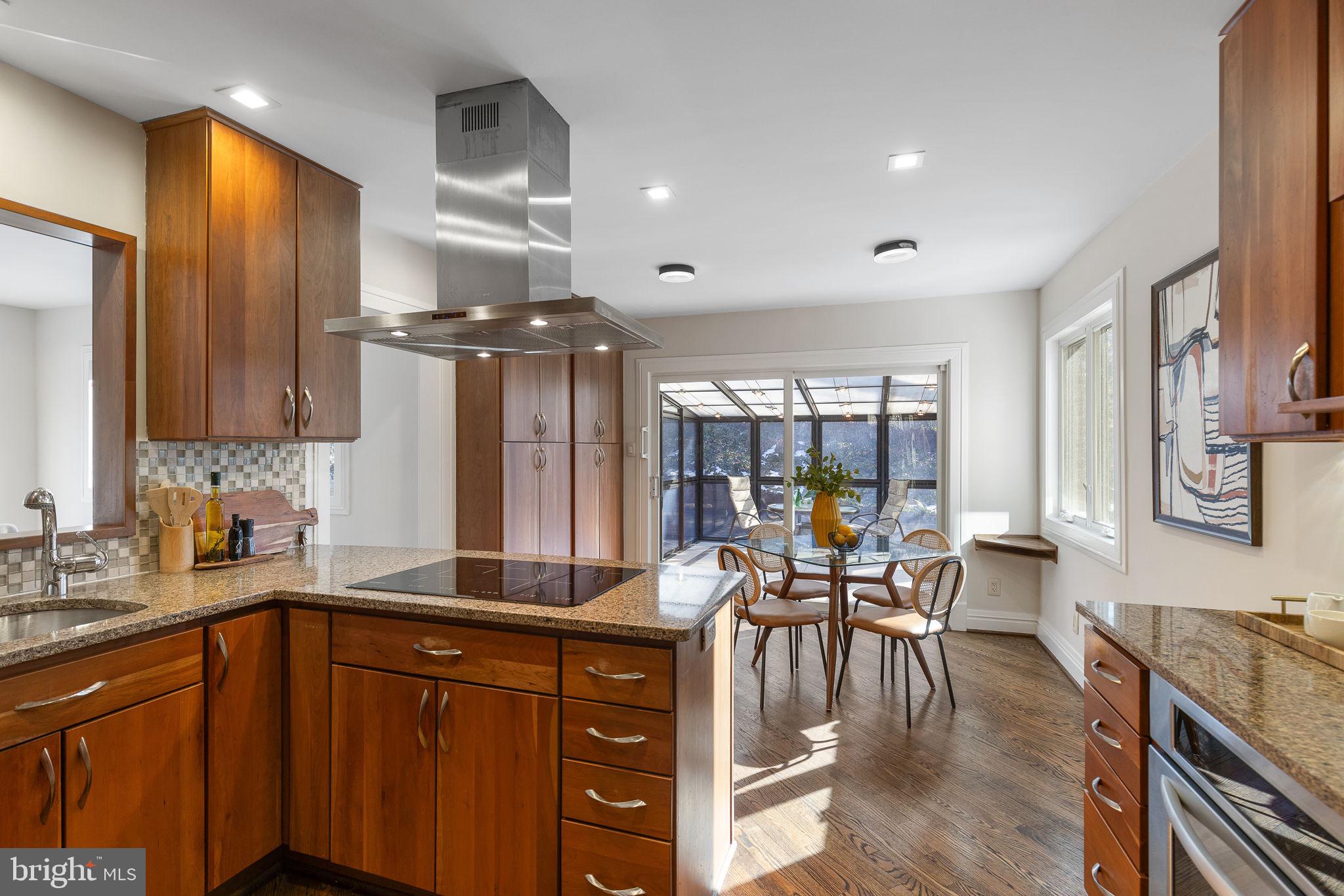 LAKE BARCROFT - Residential