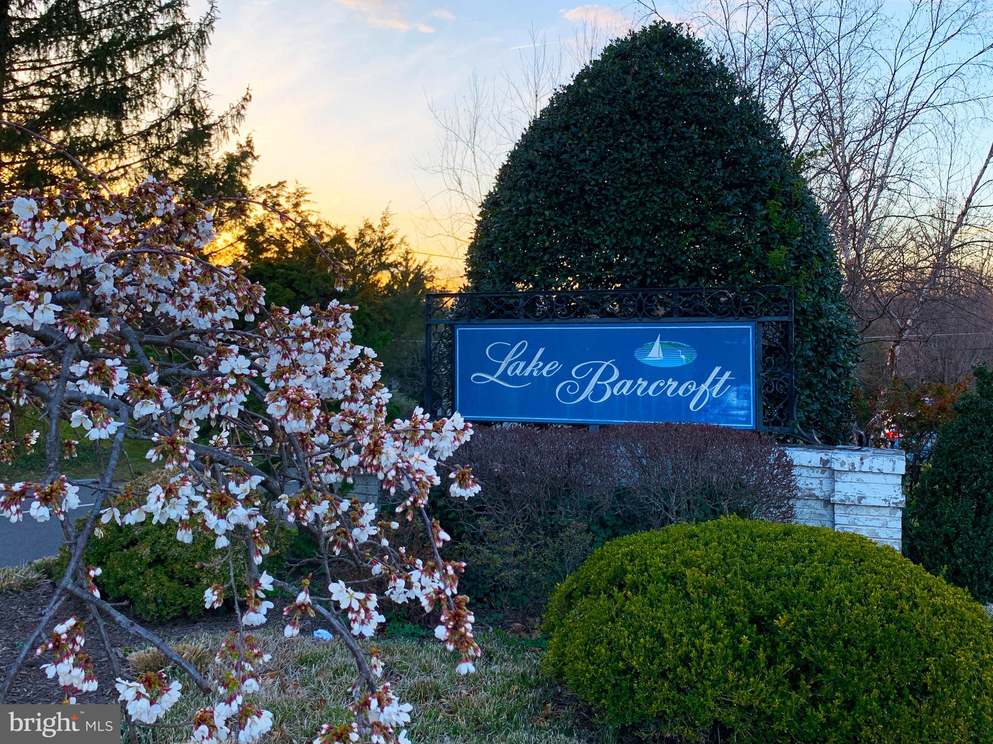 LAKE BARCROFT - Residential