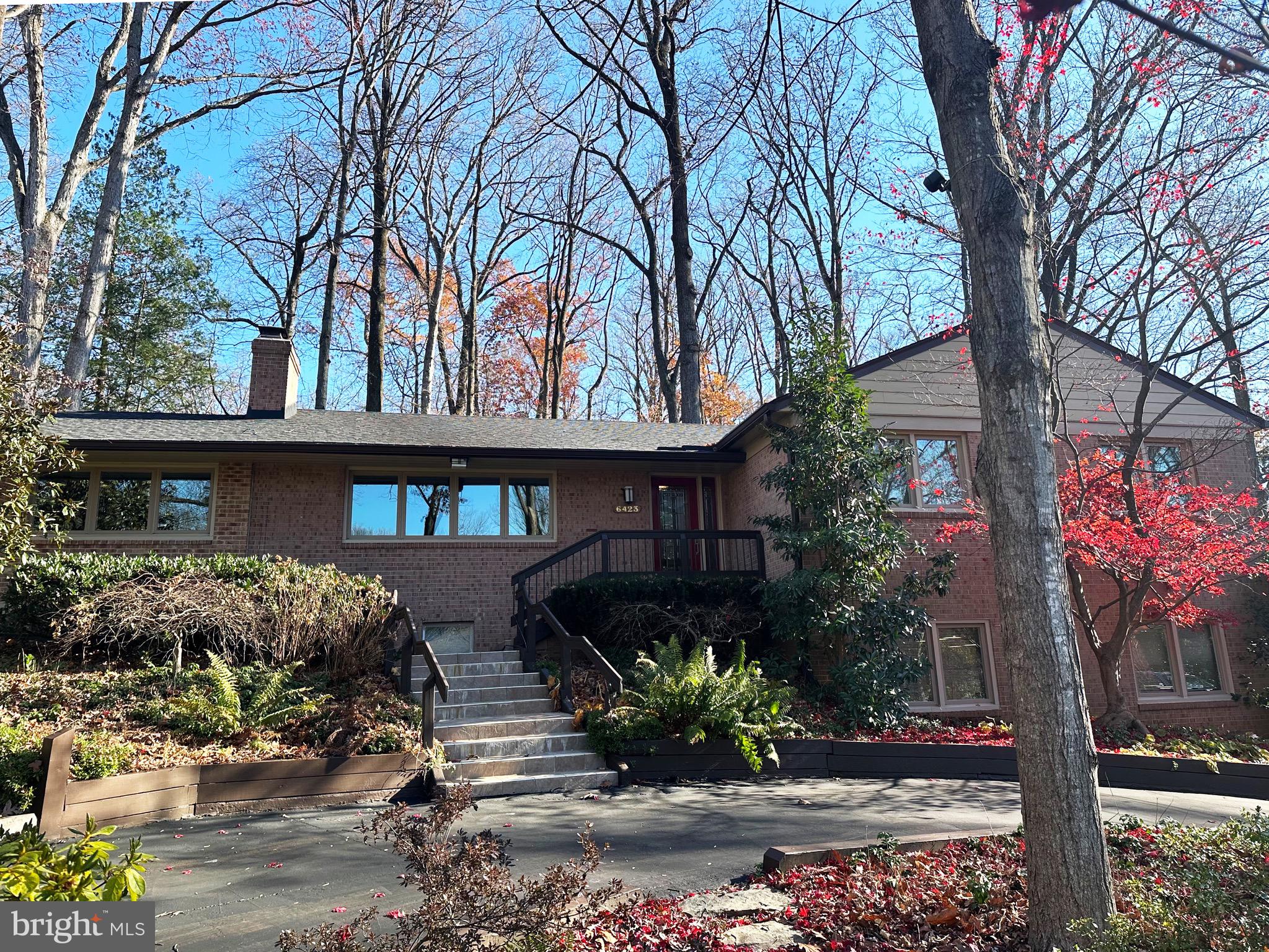 LAKE BARCROFT - Residential