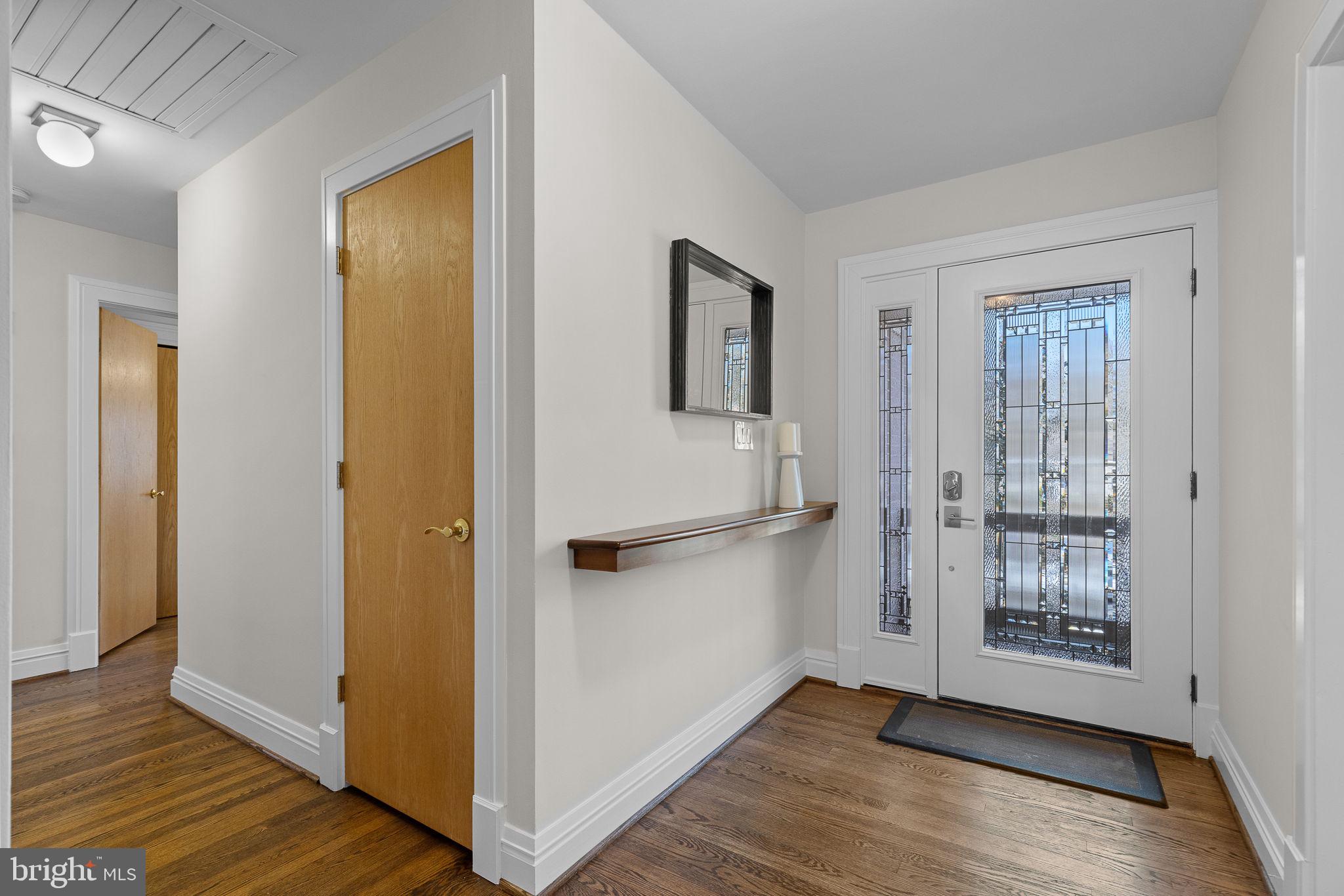 LAKE BARCROFT - Residential